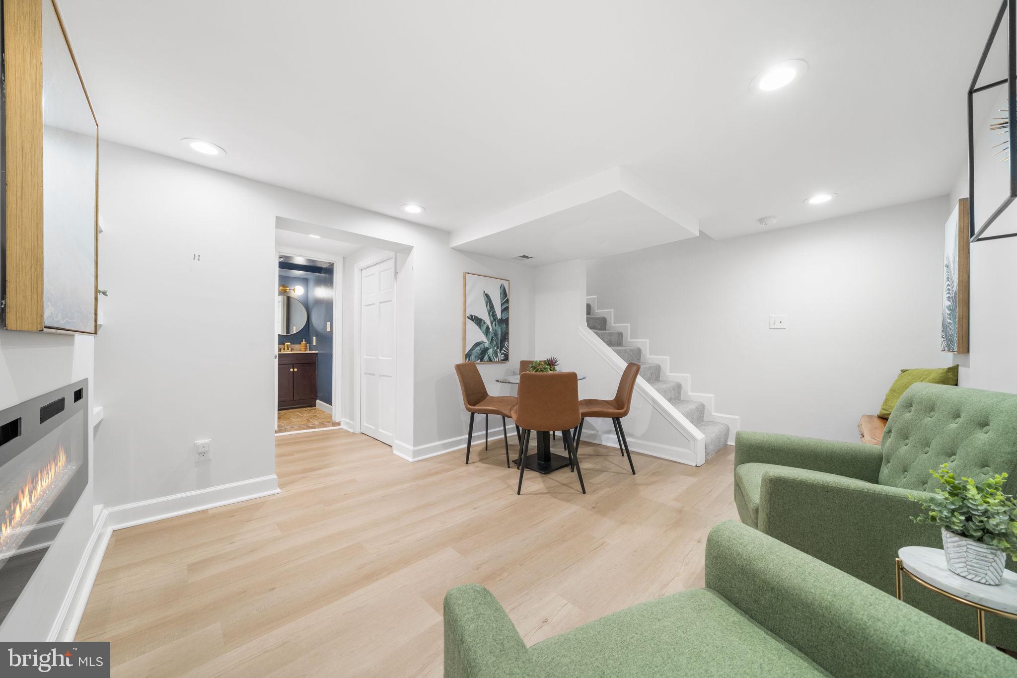 2101 FARRINGTON AVENUE