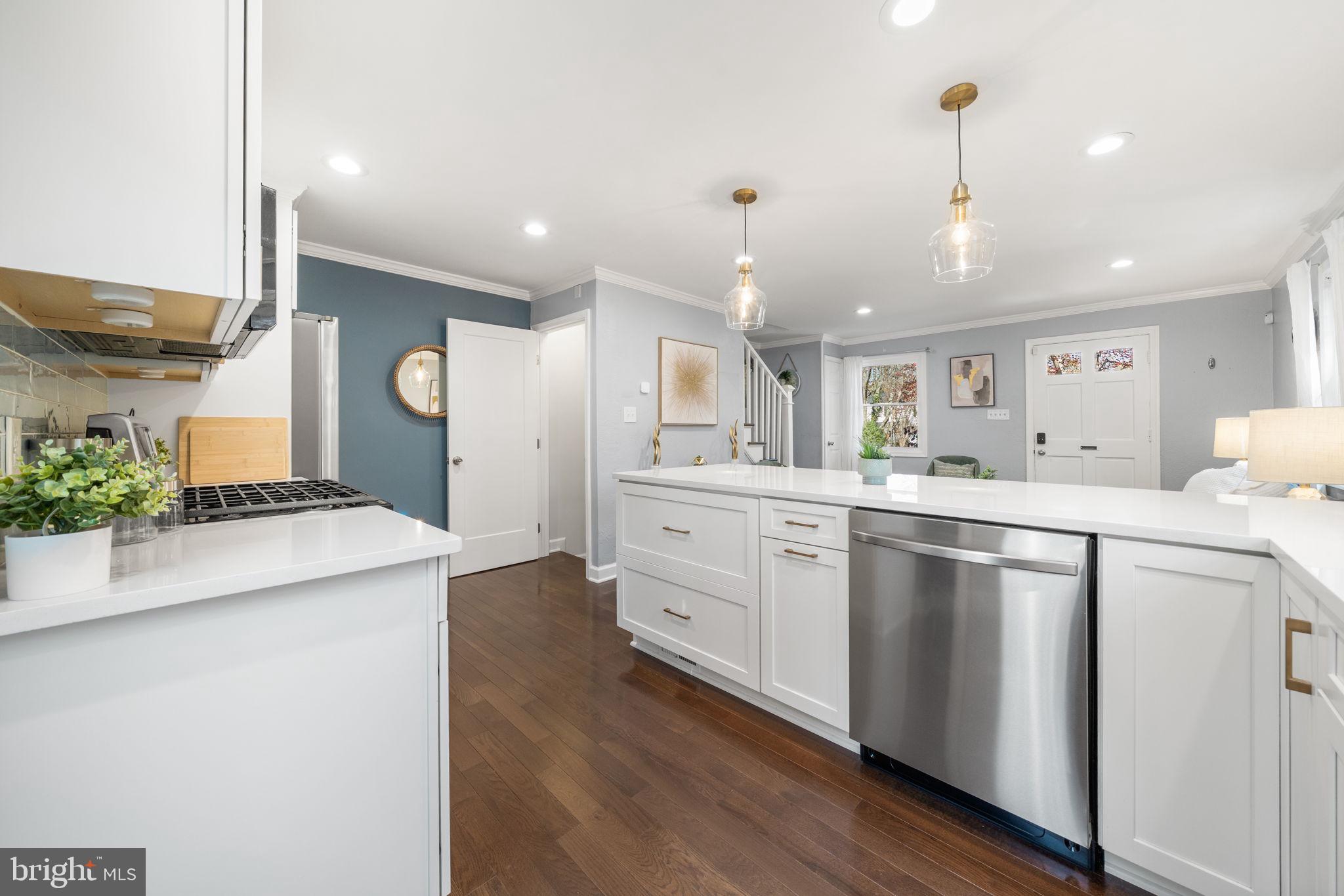 2101 FARRINGTON AVENUE