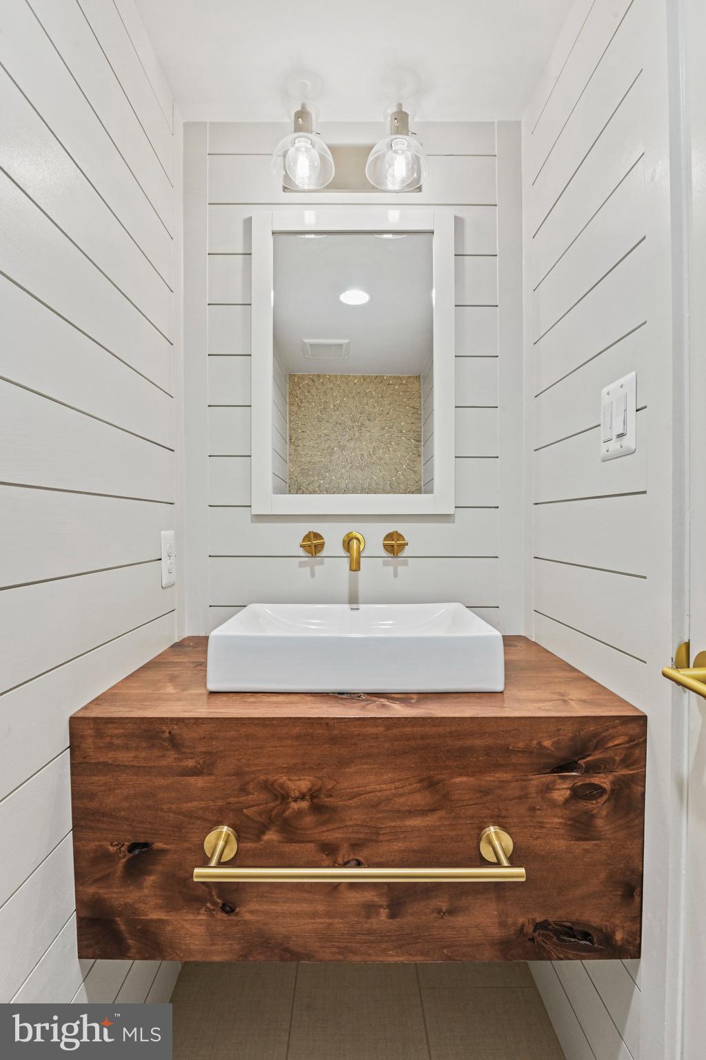 2314 WHEYSTONE COURT