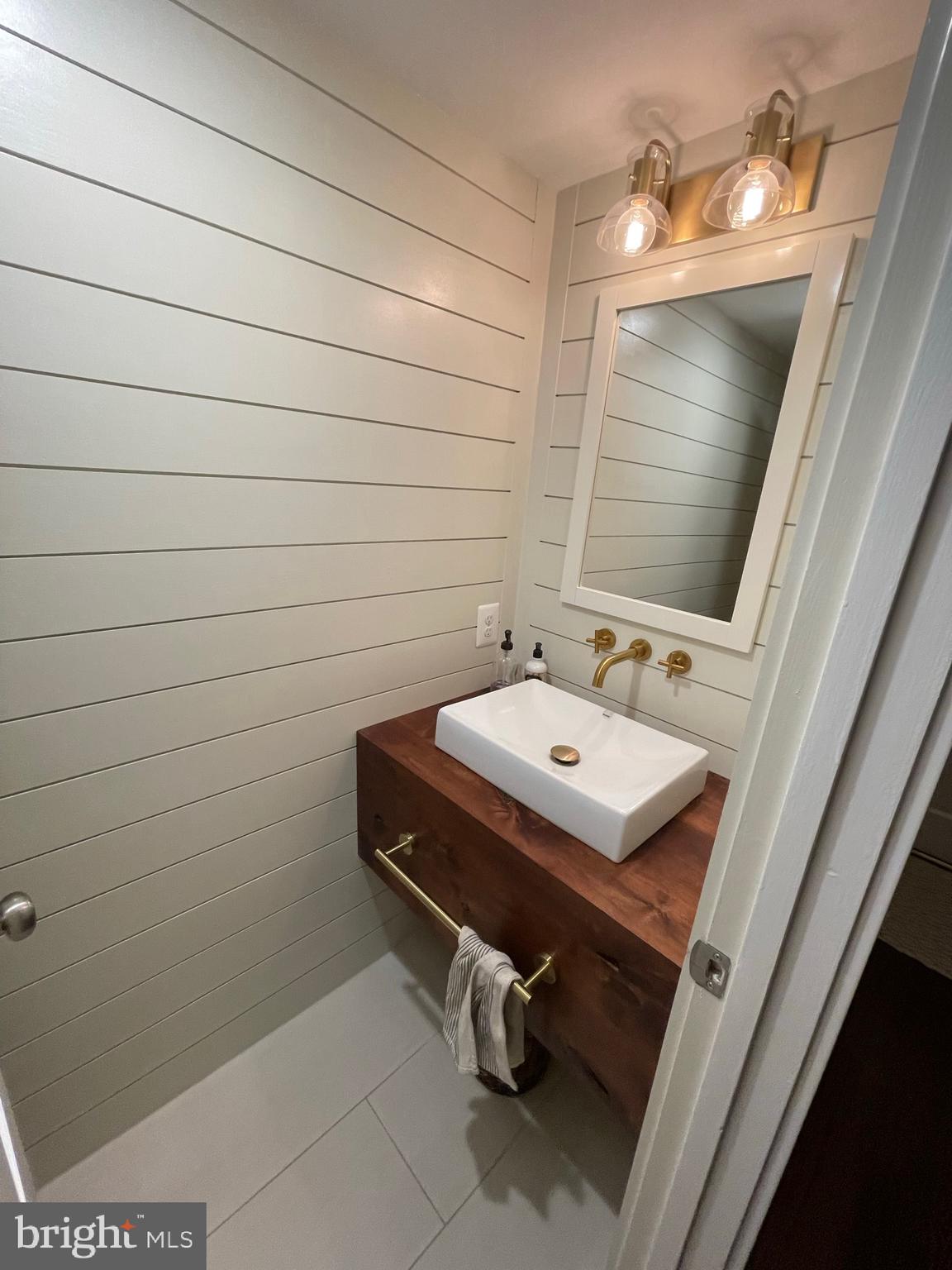 2314 WHEYSTONE COURT