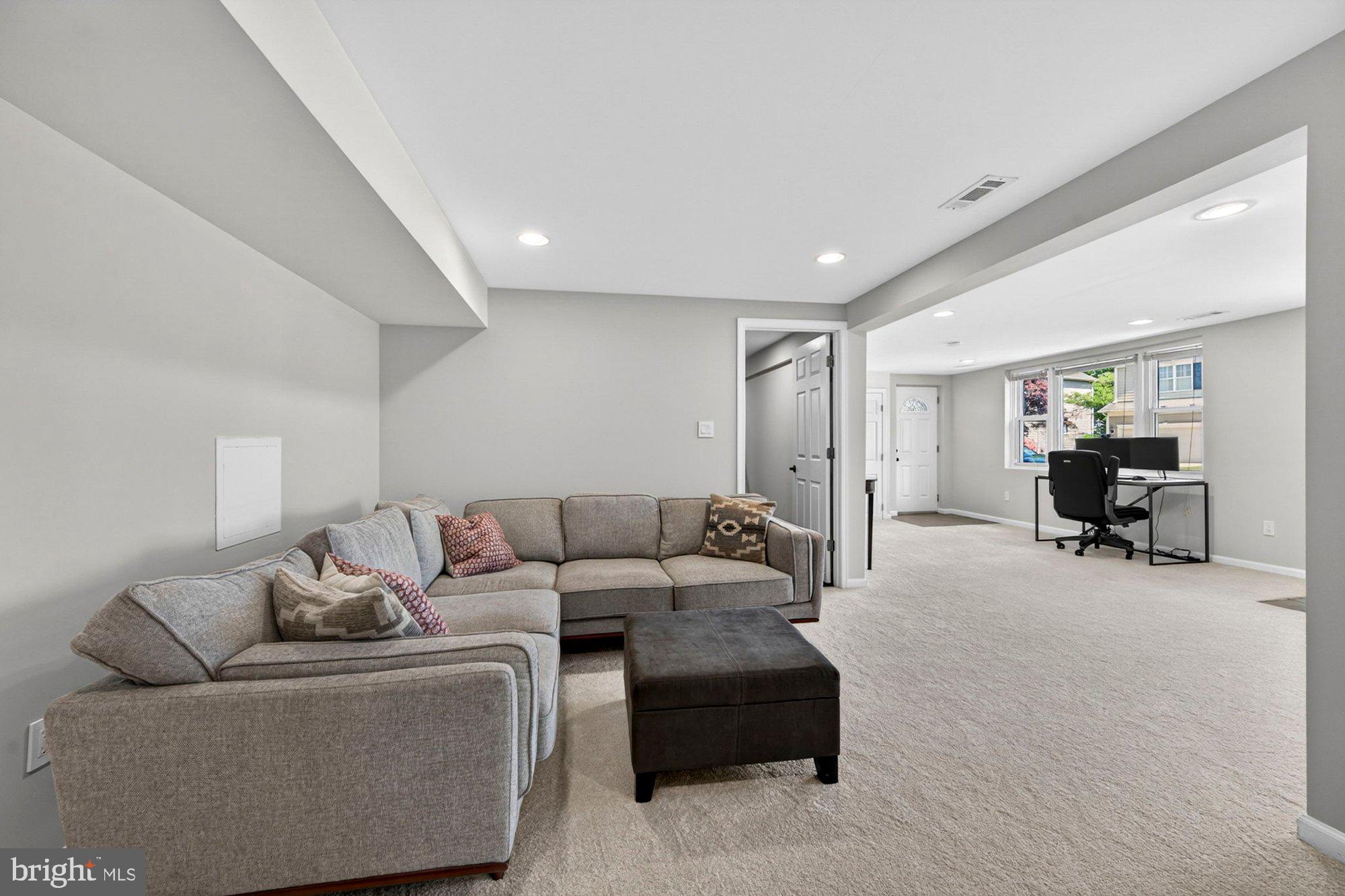 1109 HILLCREST DRIVE SW