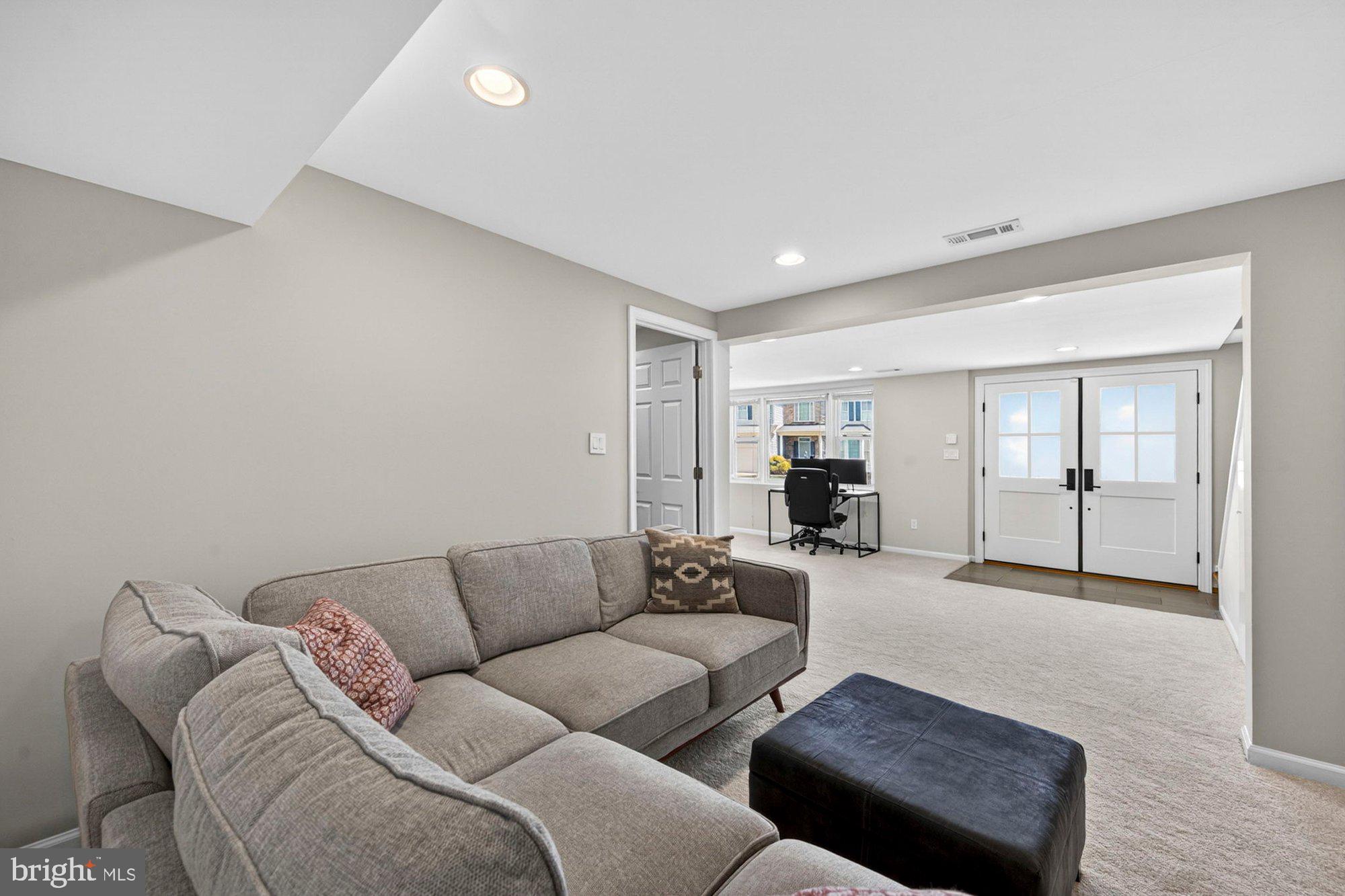 1109 HILLCREST DRIVE SW