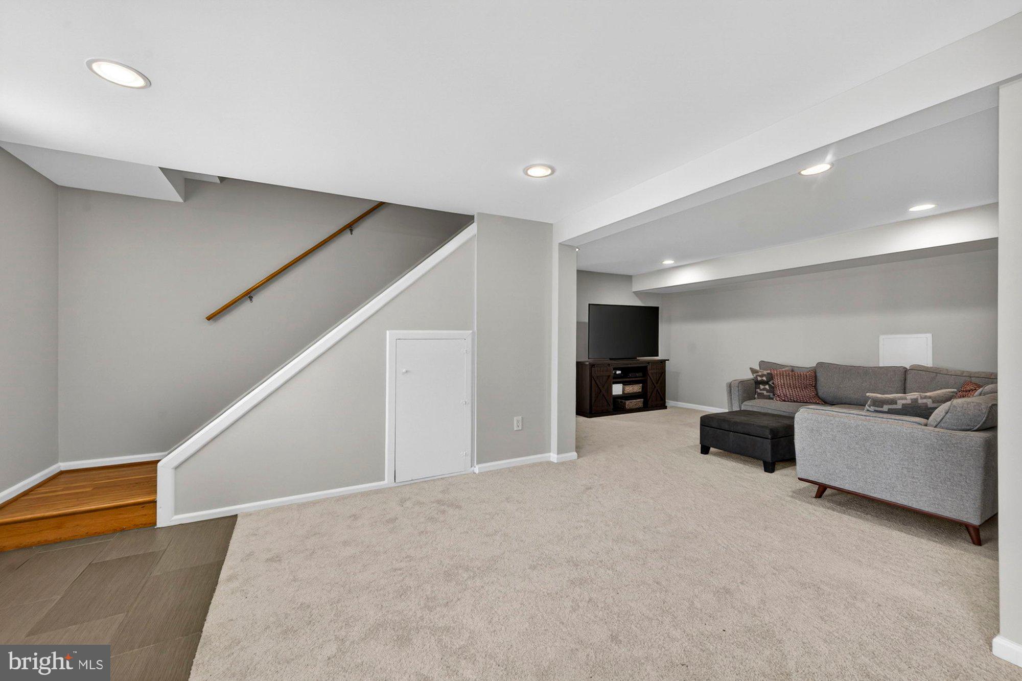 1109 HILLCREST DRIVE SW