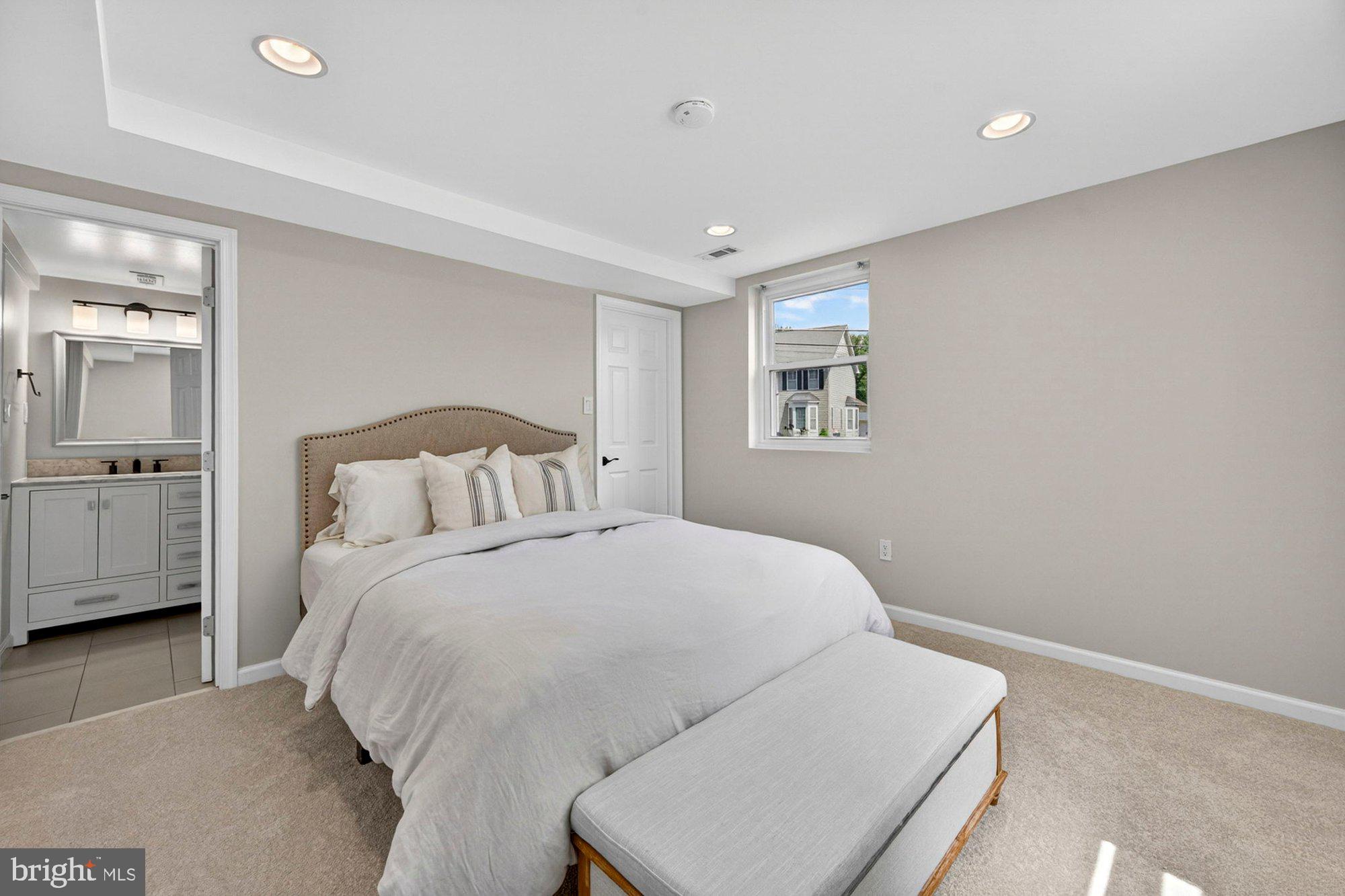1109 HILLCREST DRIVE SW
