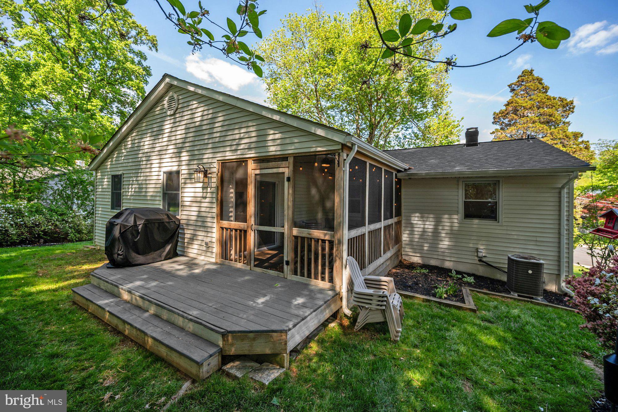 1109 HILLCREST DRIVE SW