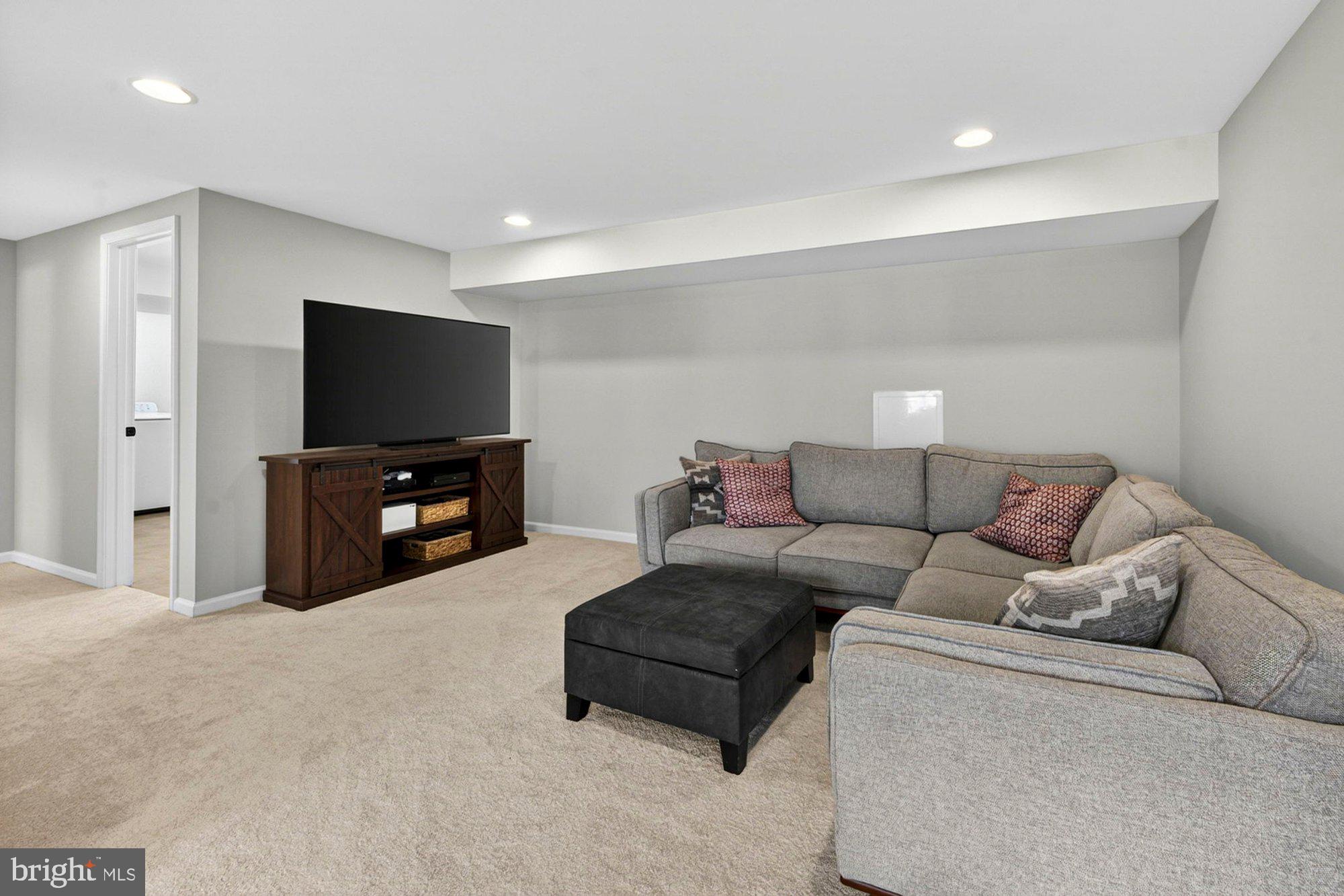 1109 HILLCREST DRIVE SW