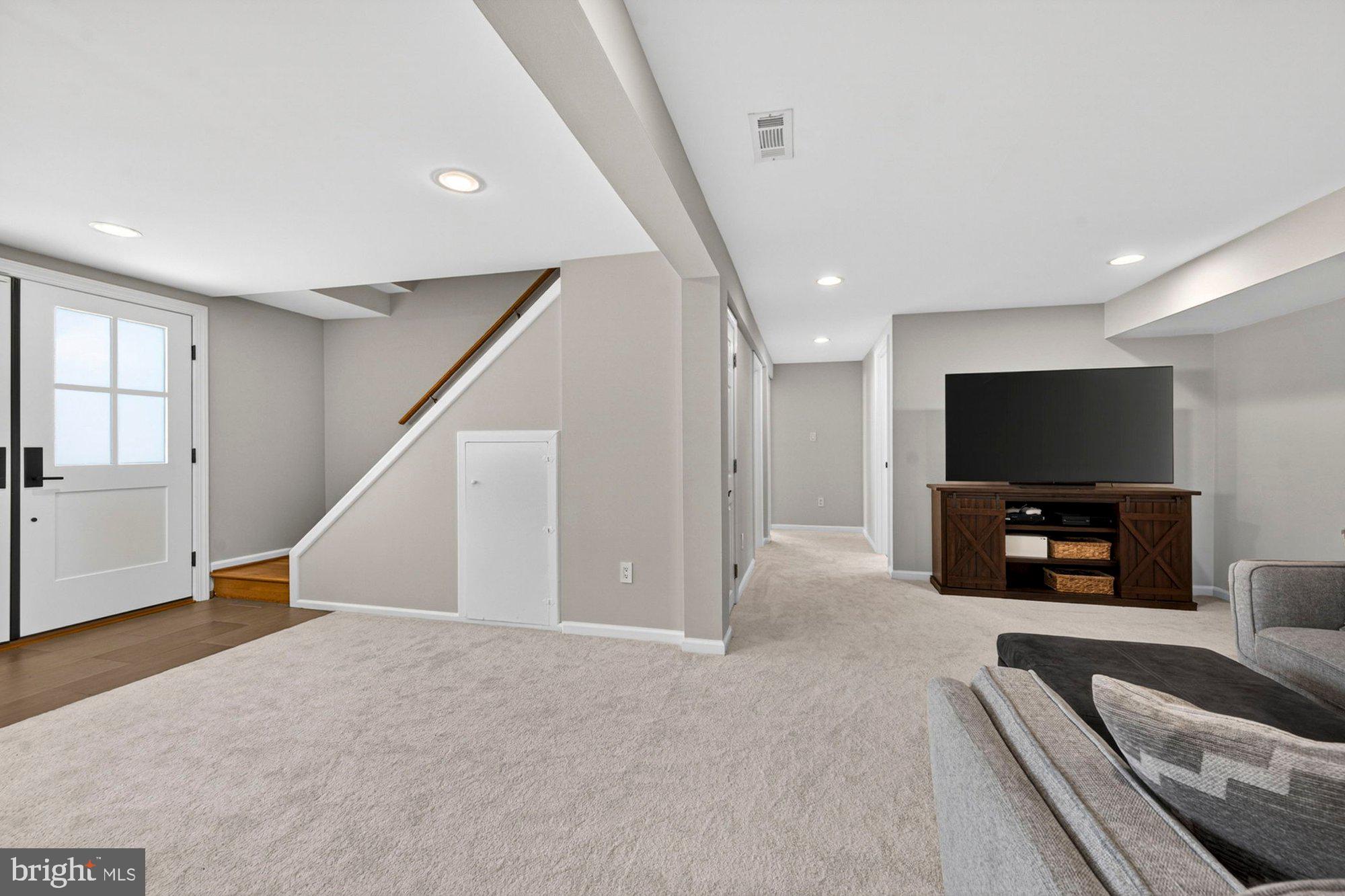 1109 HILLCREST DRIVE SW