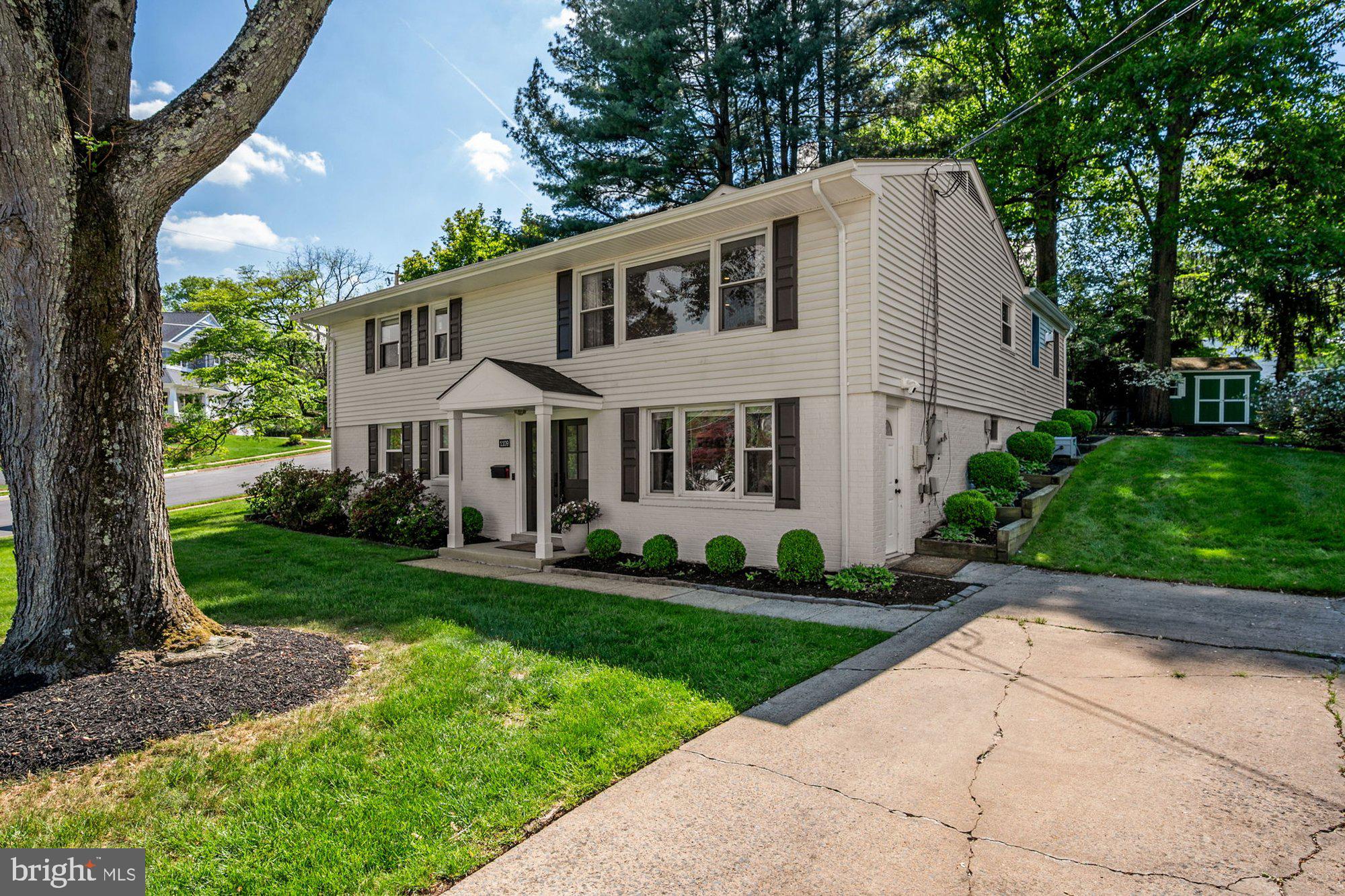 1109 HILLCREST DRIVE SW