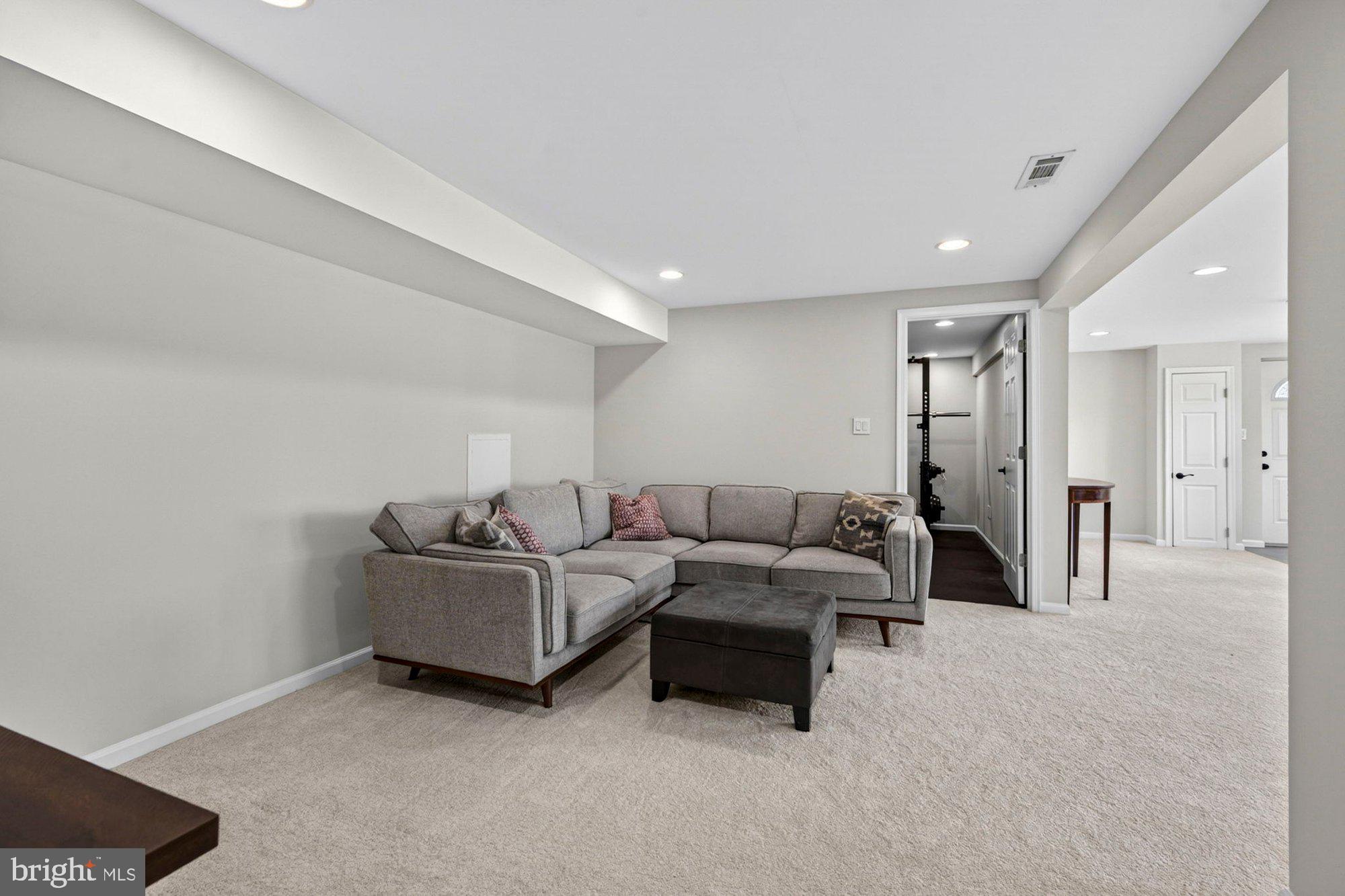 1109 HILLCREST DRIVE SW