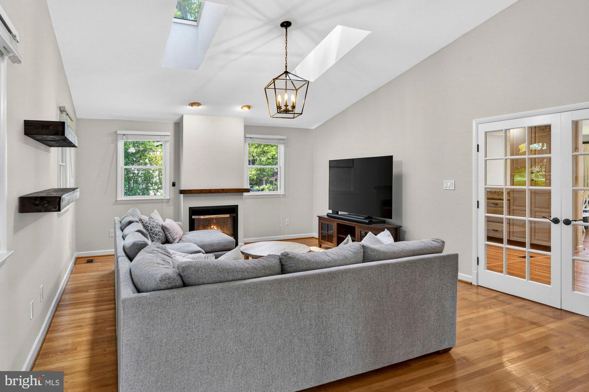 1109 HILLCREST DRIVE SW