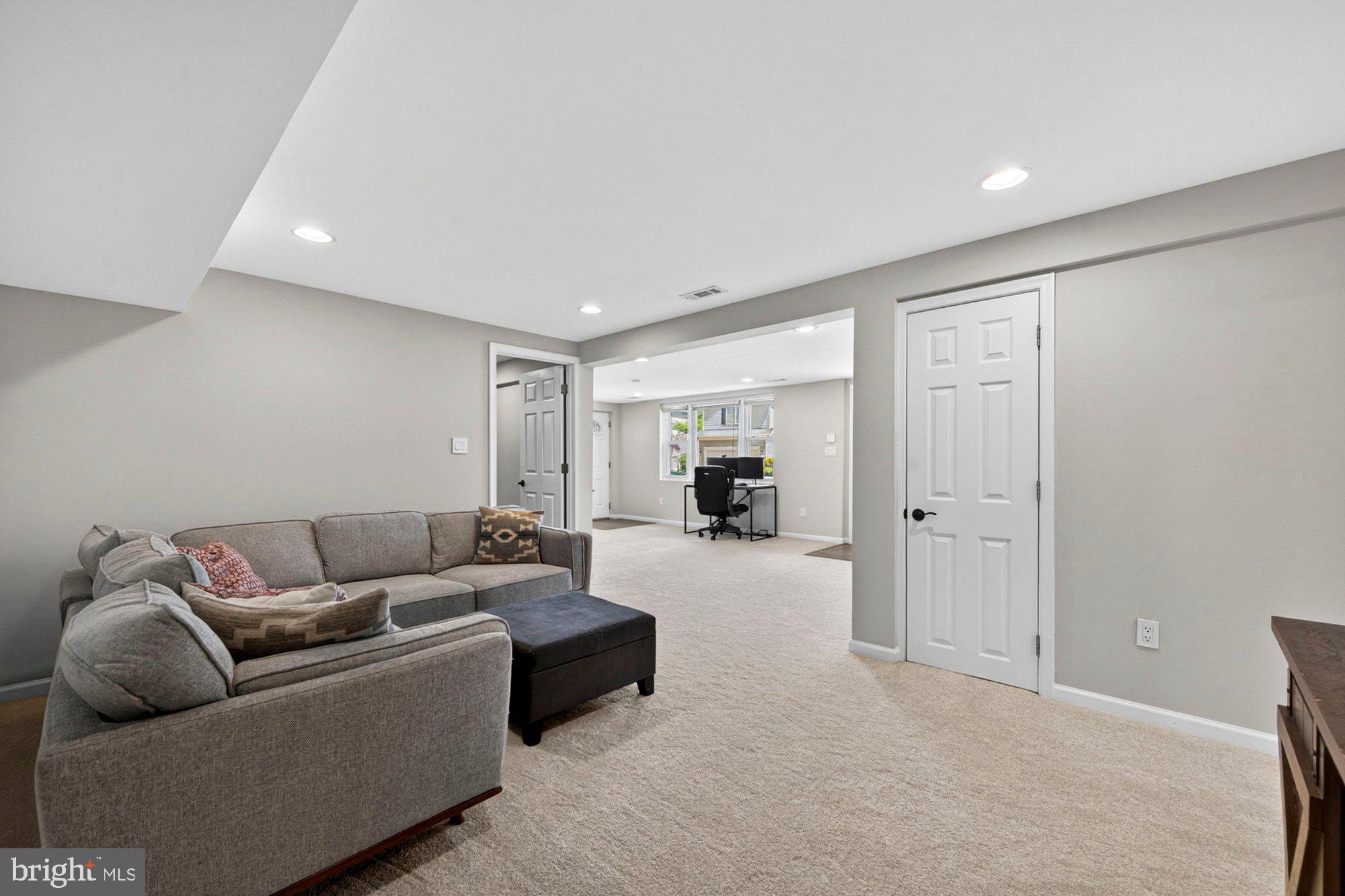 1109 HILLCREST DRIVE SW