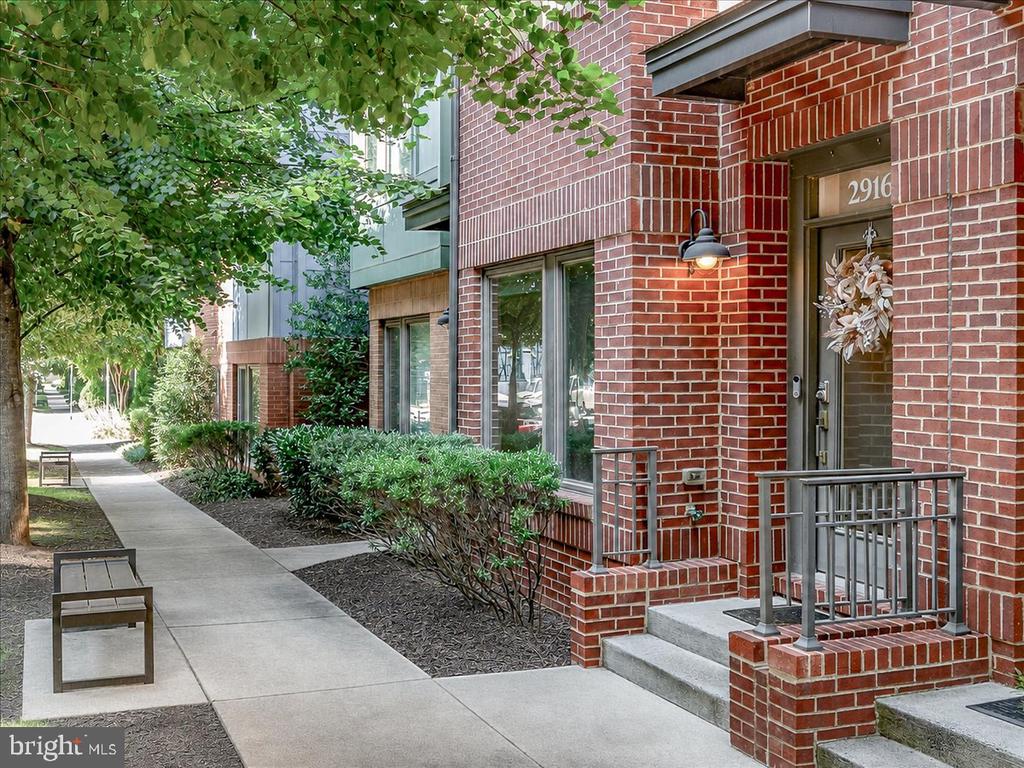 2916 PENNY LANE