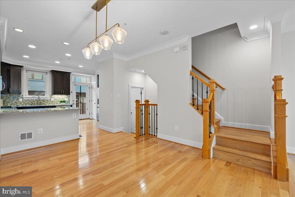 2916 PENNY LANE