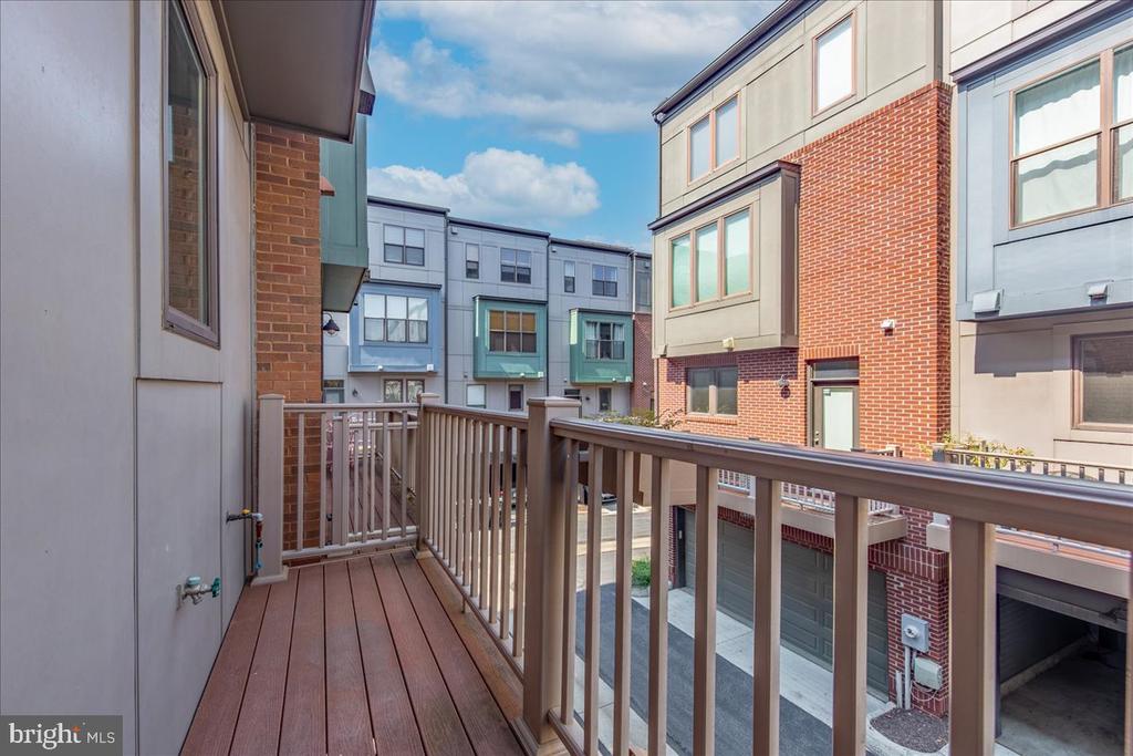 2916 PENNY LANE