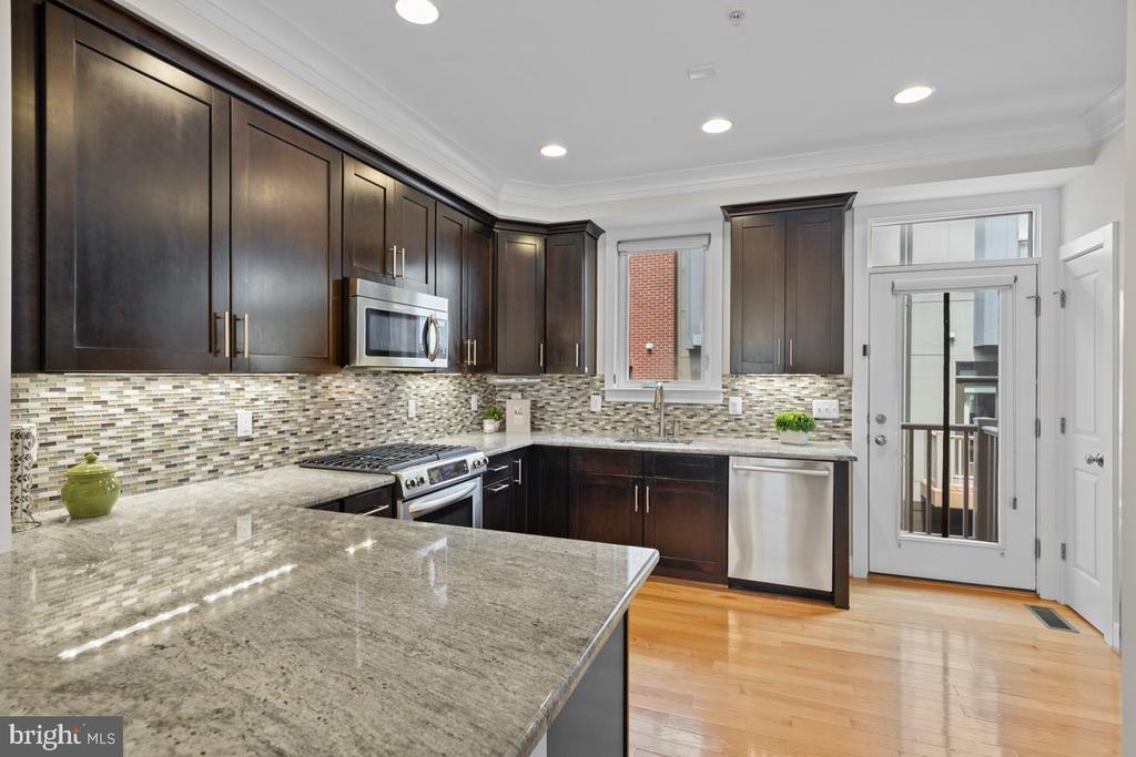 2916 PENNY LANE
