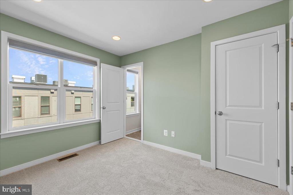2916 PENNY LANE