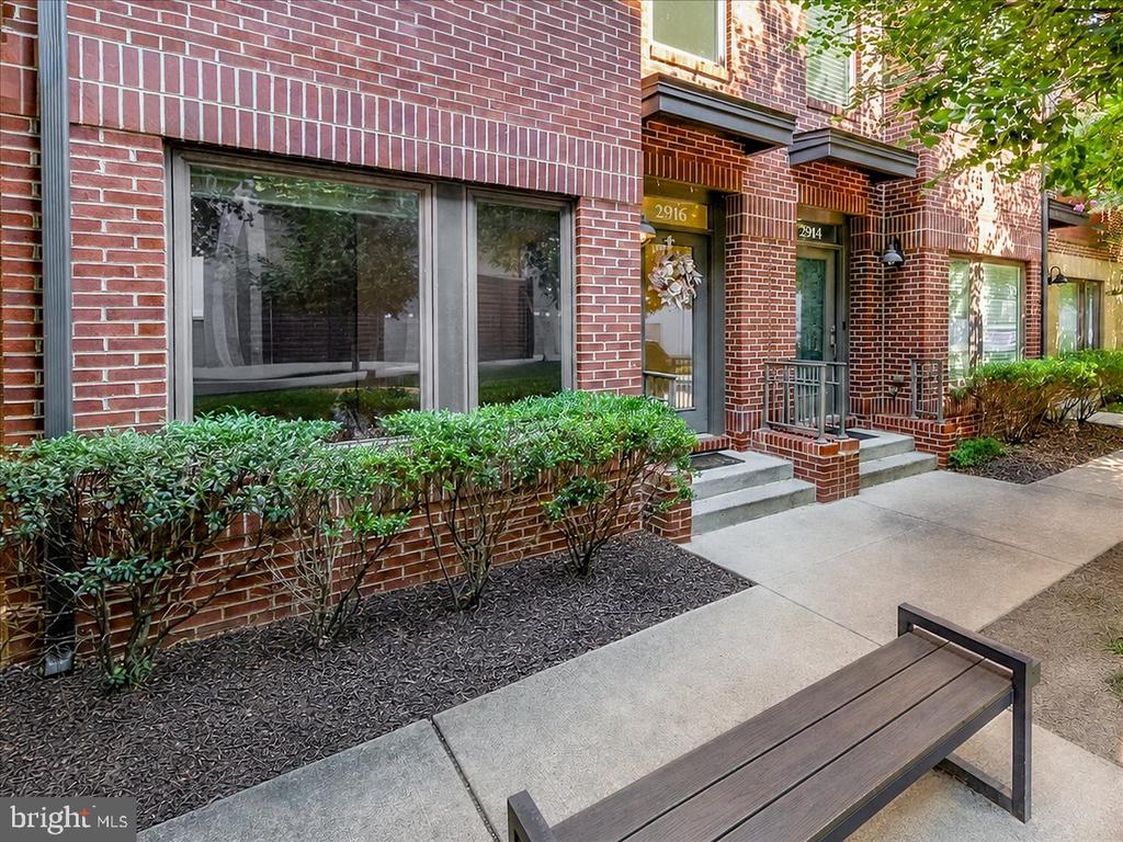 2916 PENNY LANE