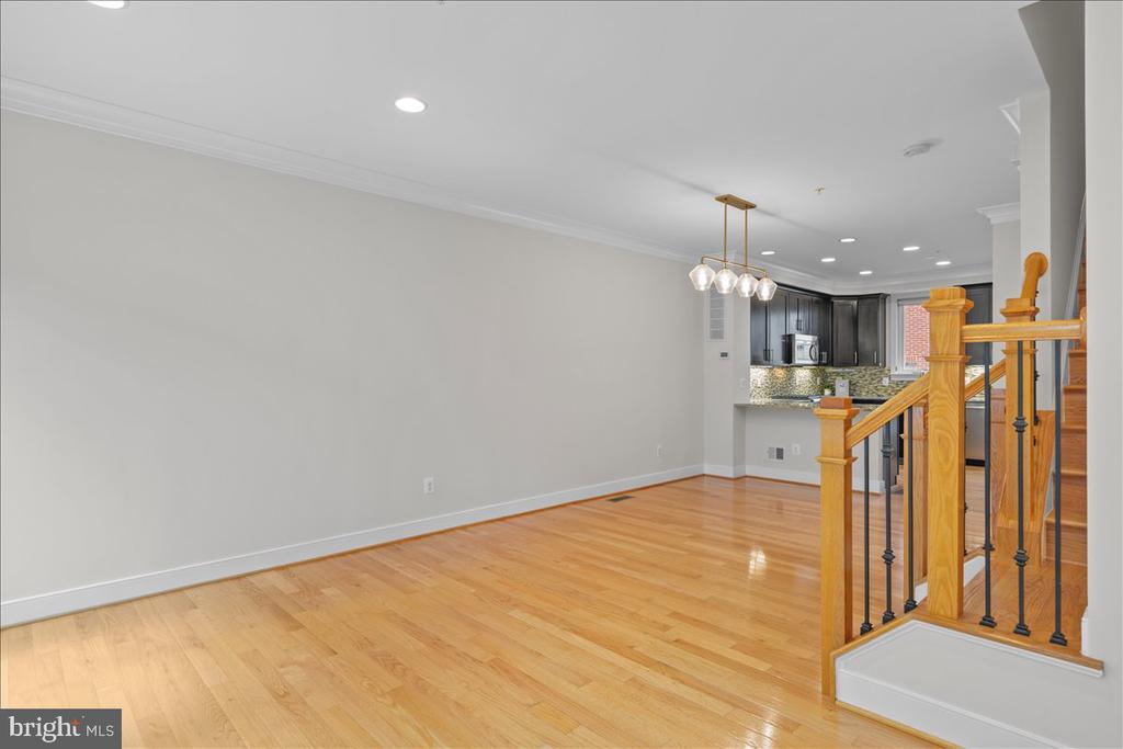 2916 PENNY LANE