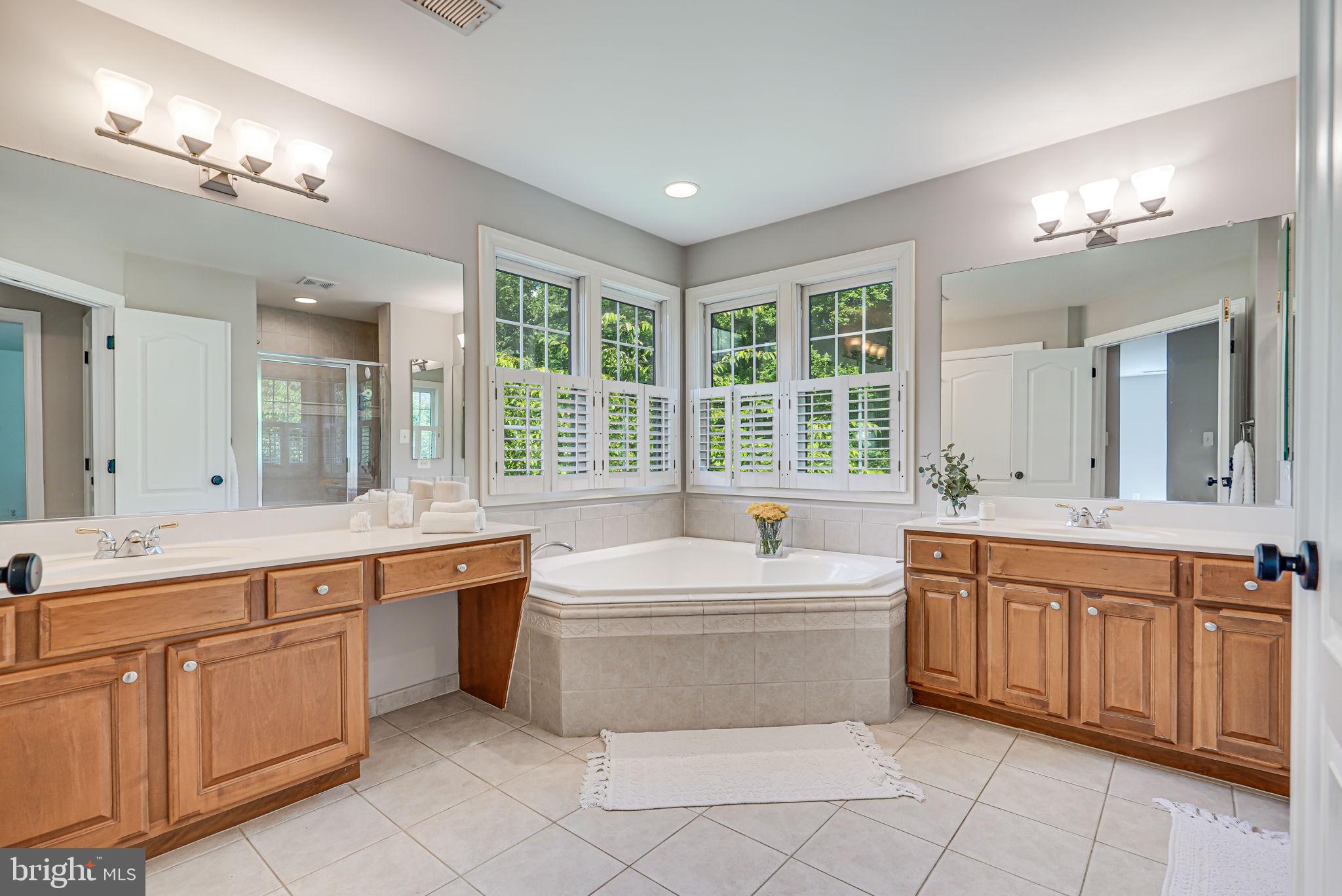 24124 Shady Knoll Cir