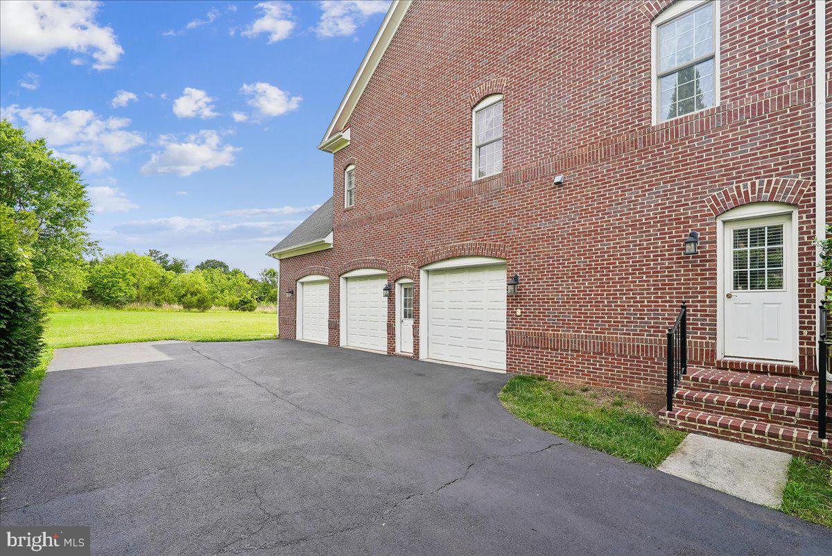 42623 TRAPPE ROCK COURT