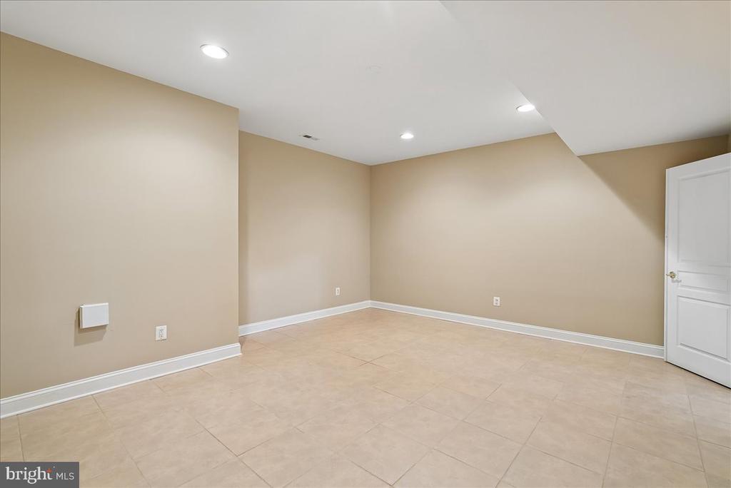 42623 TRAPPE ROCK COURT