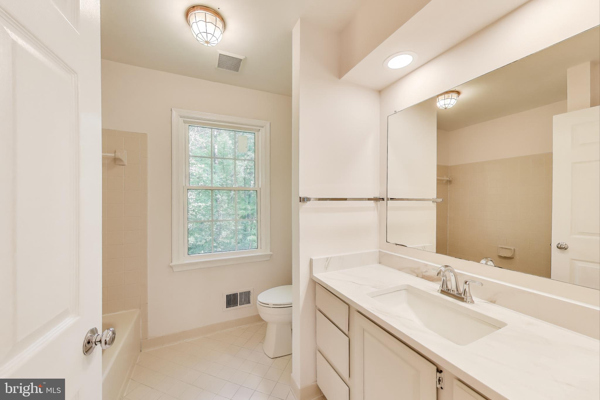 12148 Darnley Rd