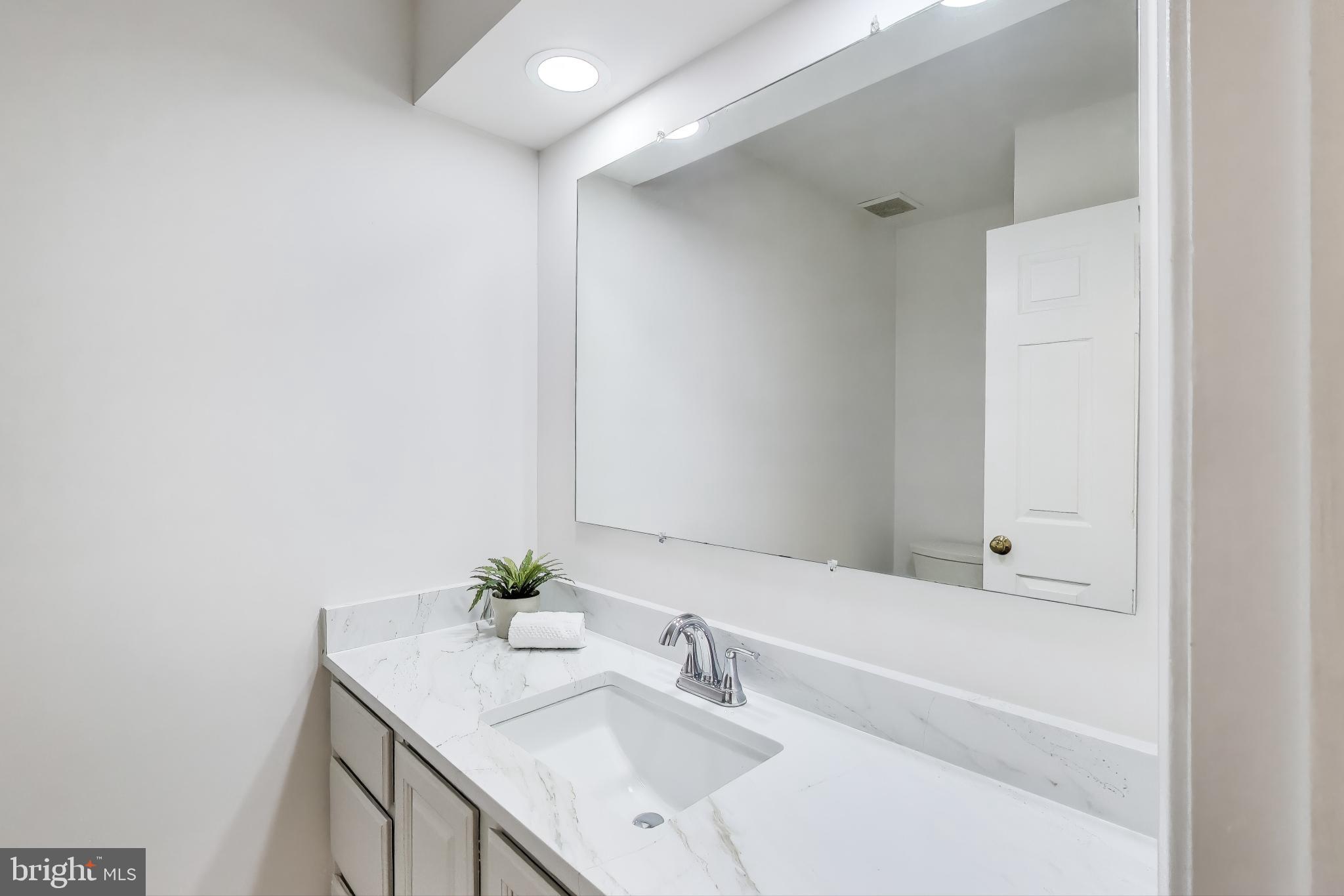 12148 Darnley Rd