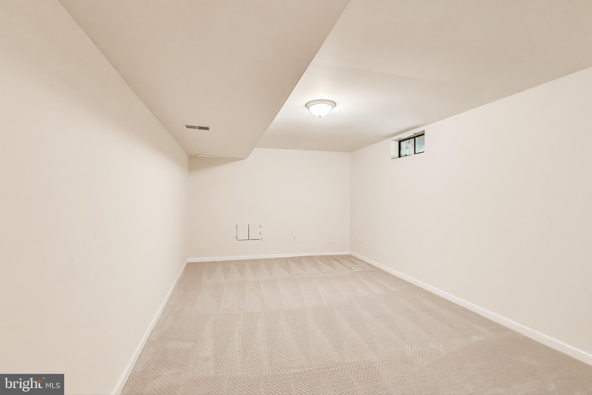 12148 Darnley Rd
