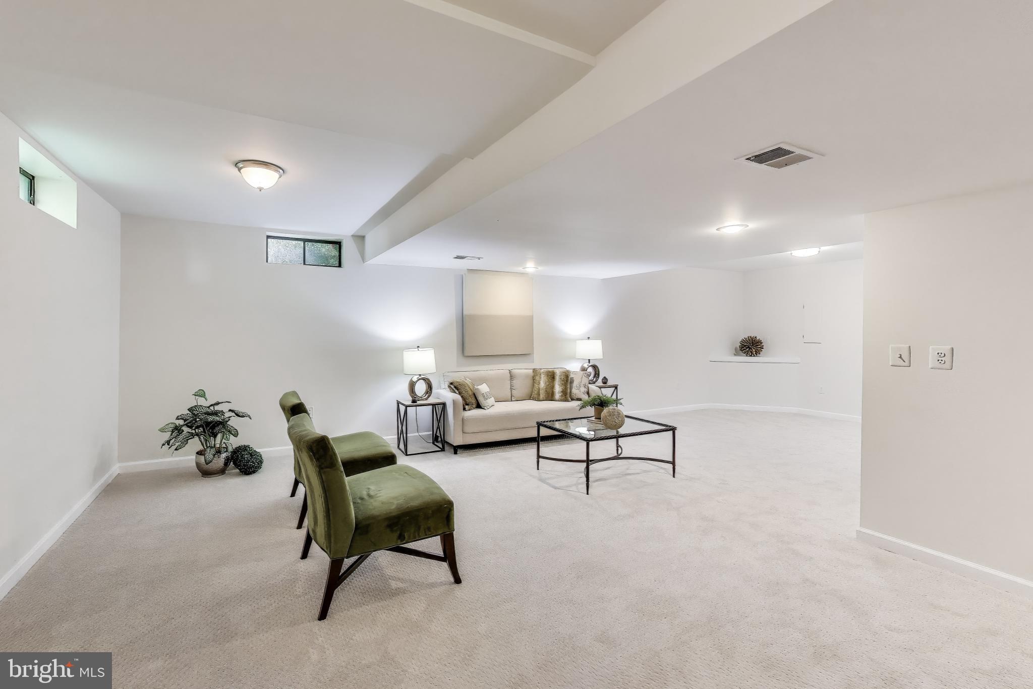 12148 Darnley Rd