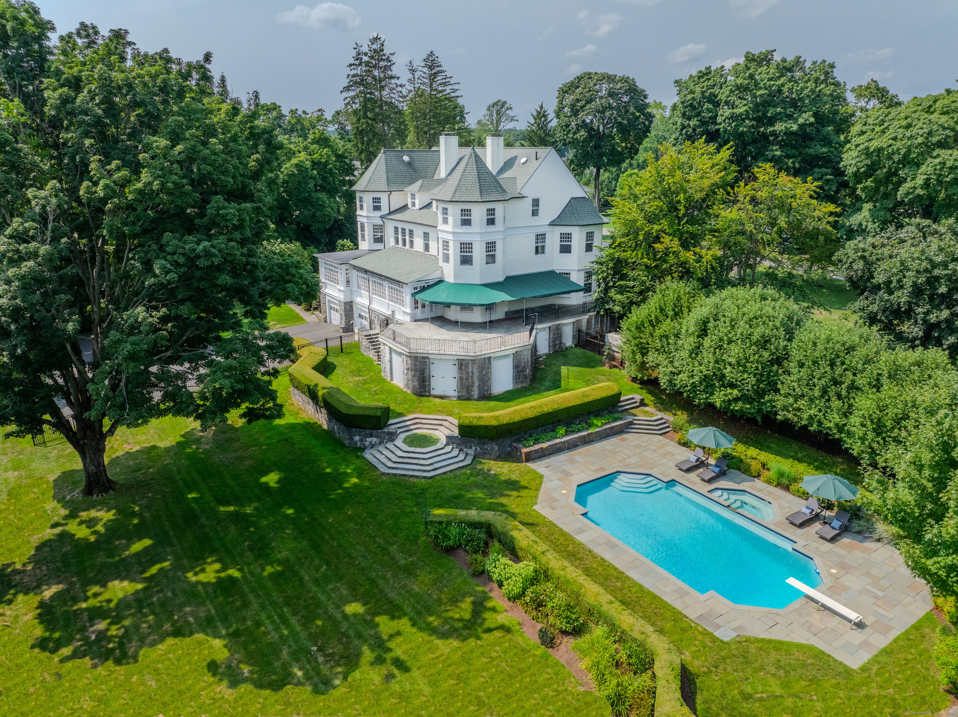 14 Meadow Drive