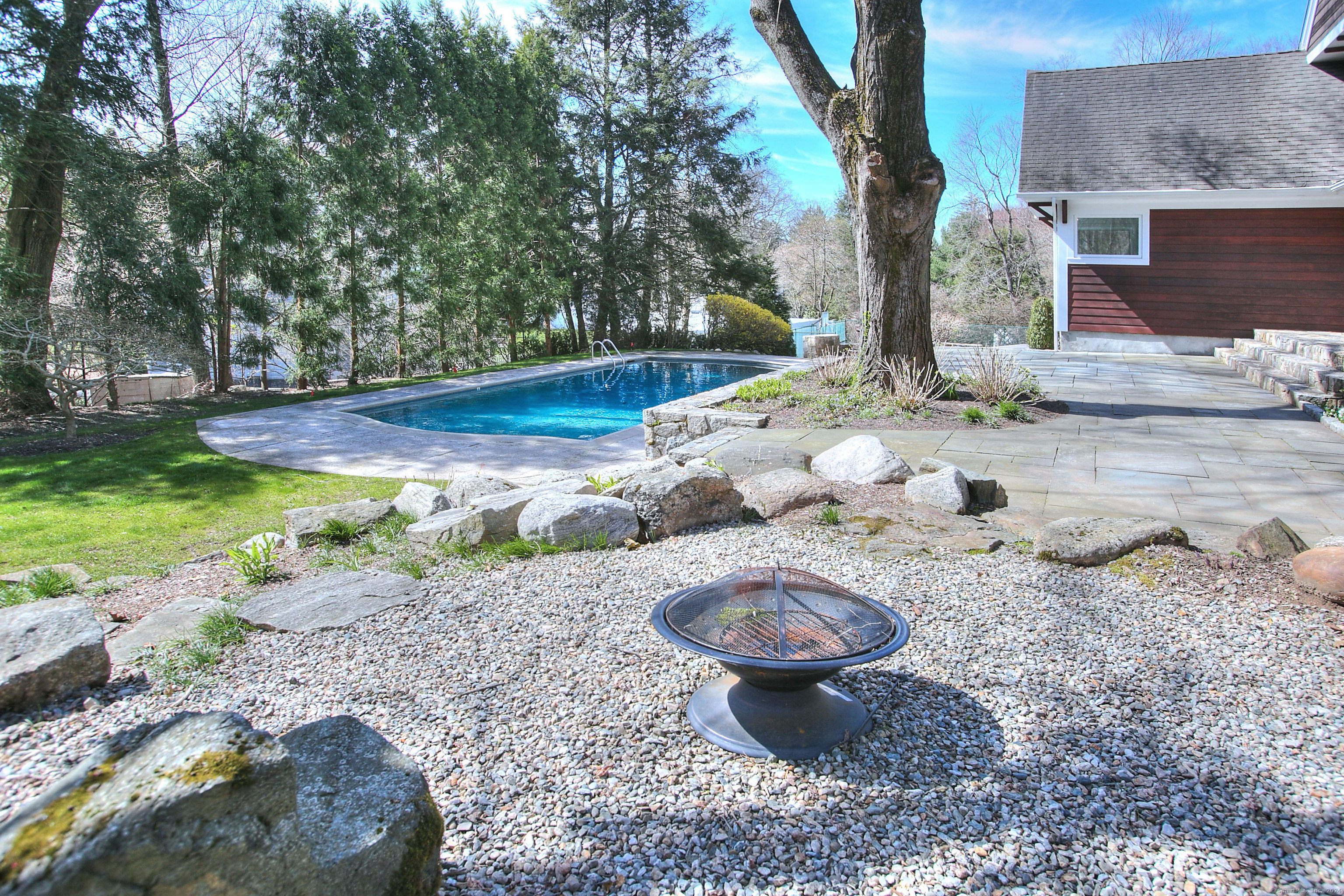 6 Lantern Hill Road