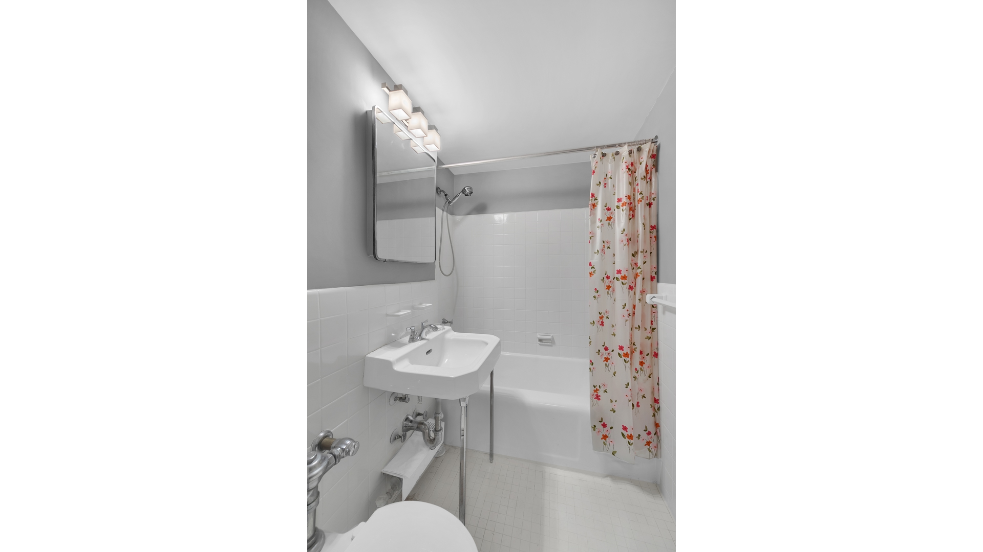 55 E END Avenue 11N