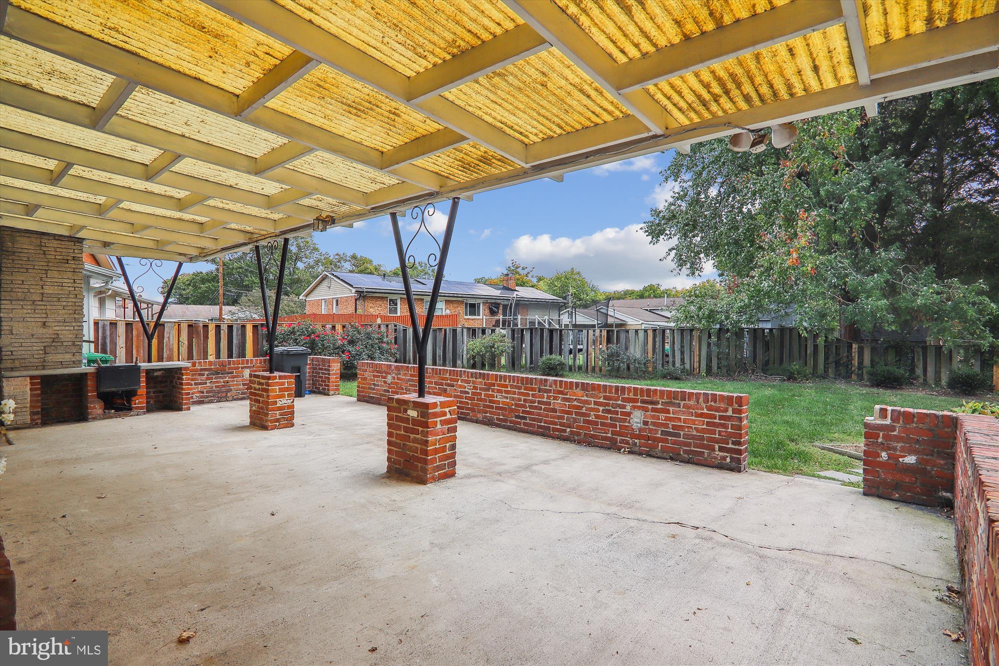 2209 ROSECROFT BOULEVARD