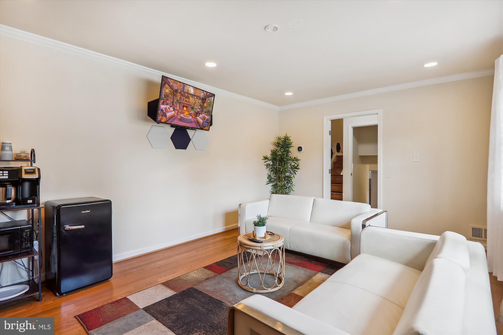 2209 ROSECROFT BOULEVARD