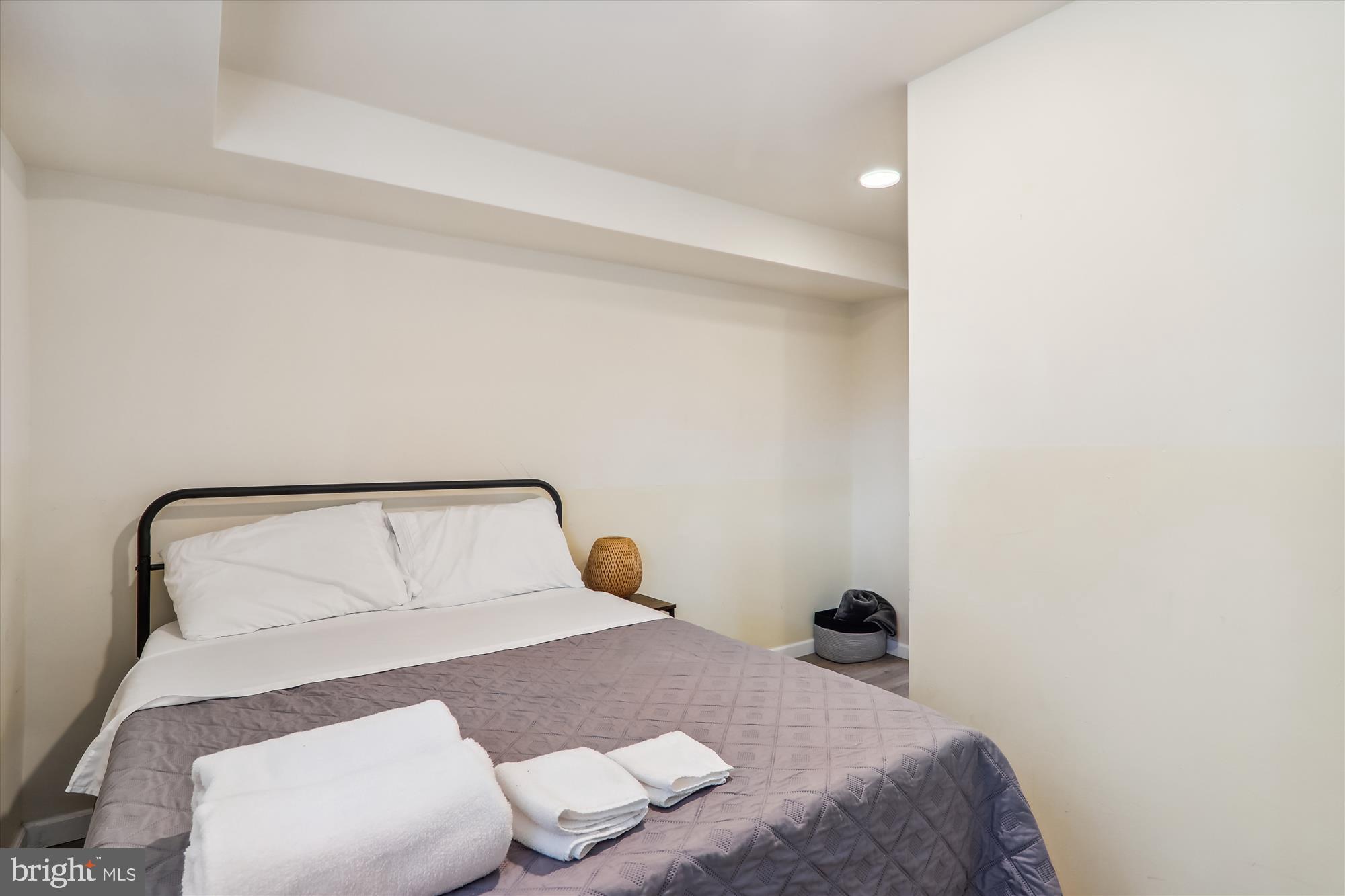 2209 ROSECROFT BOULEVARD