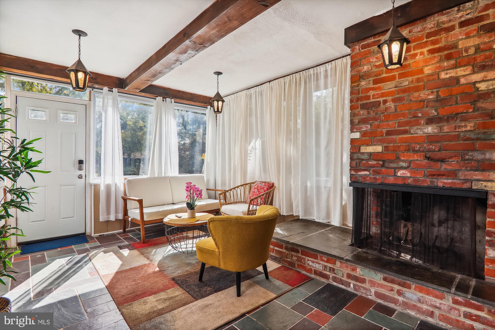 2209 ROSECROFT BOULEVARD