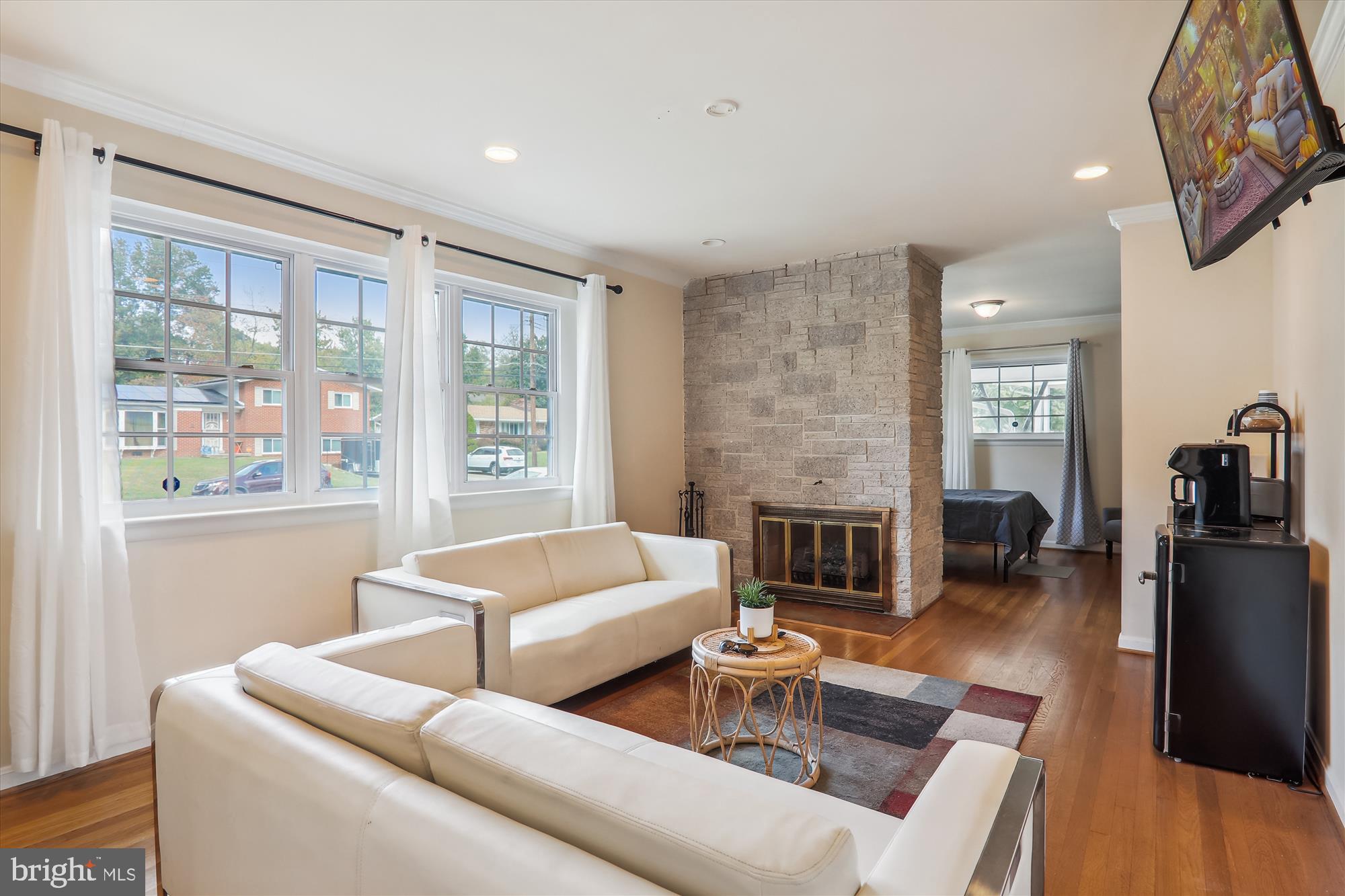 2209 ROSECROFT BOULEVARD