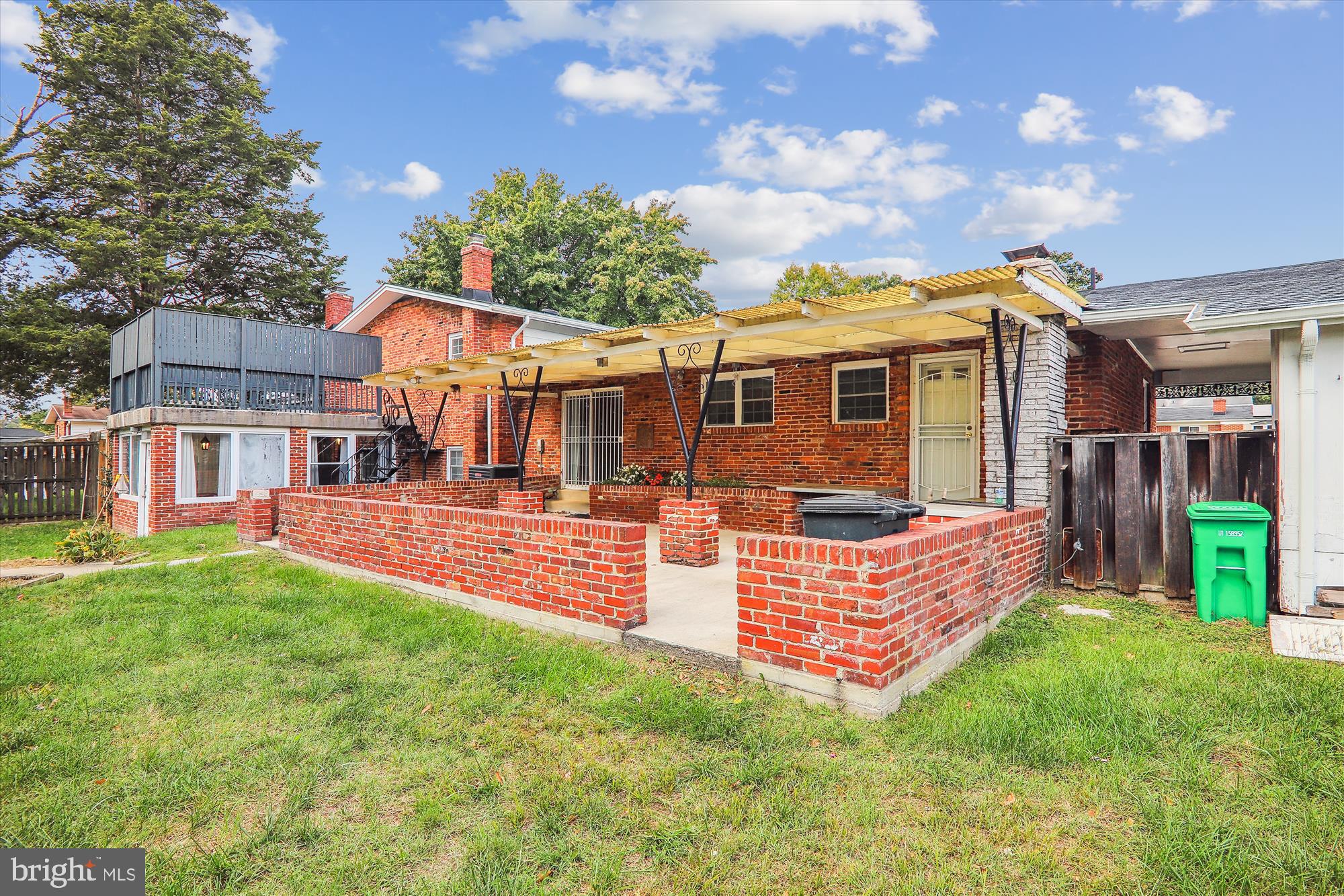 2209 ROSECROFT BOULEVARD