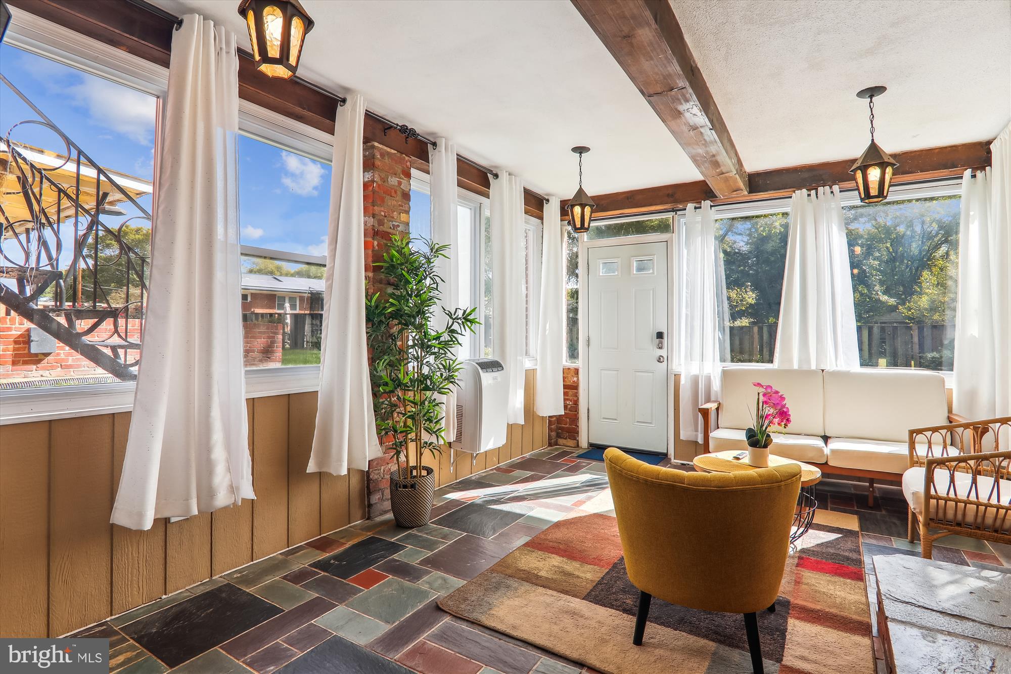 2209 ROSECROFT BOULEVARD