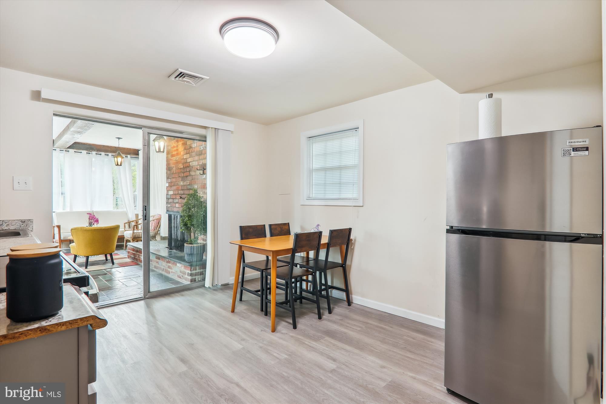 2209 ROSECROFT BOULEVARD