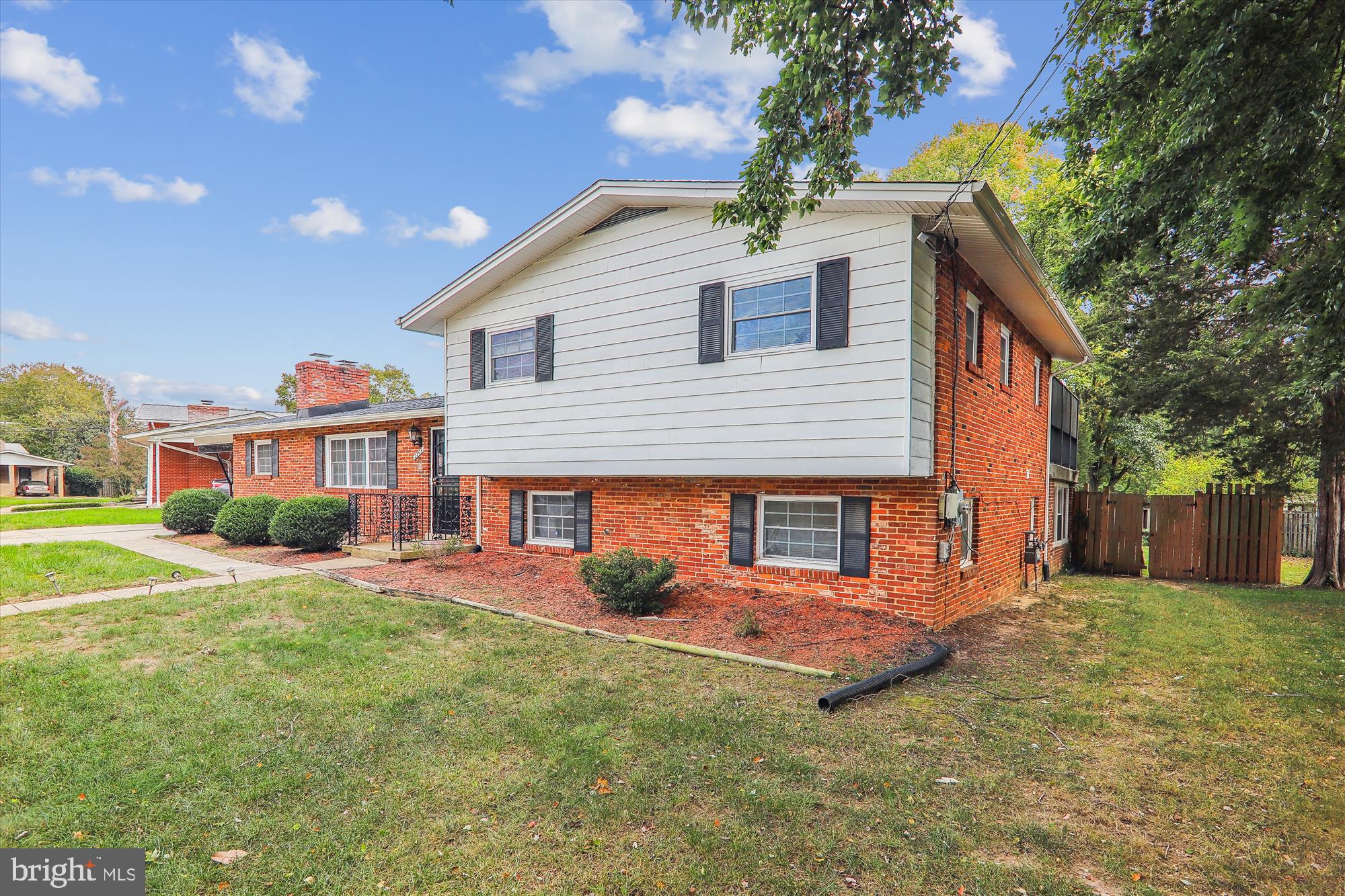 2209 ROSECROFT BOULEVARD