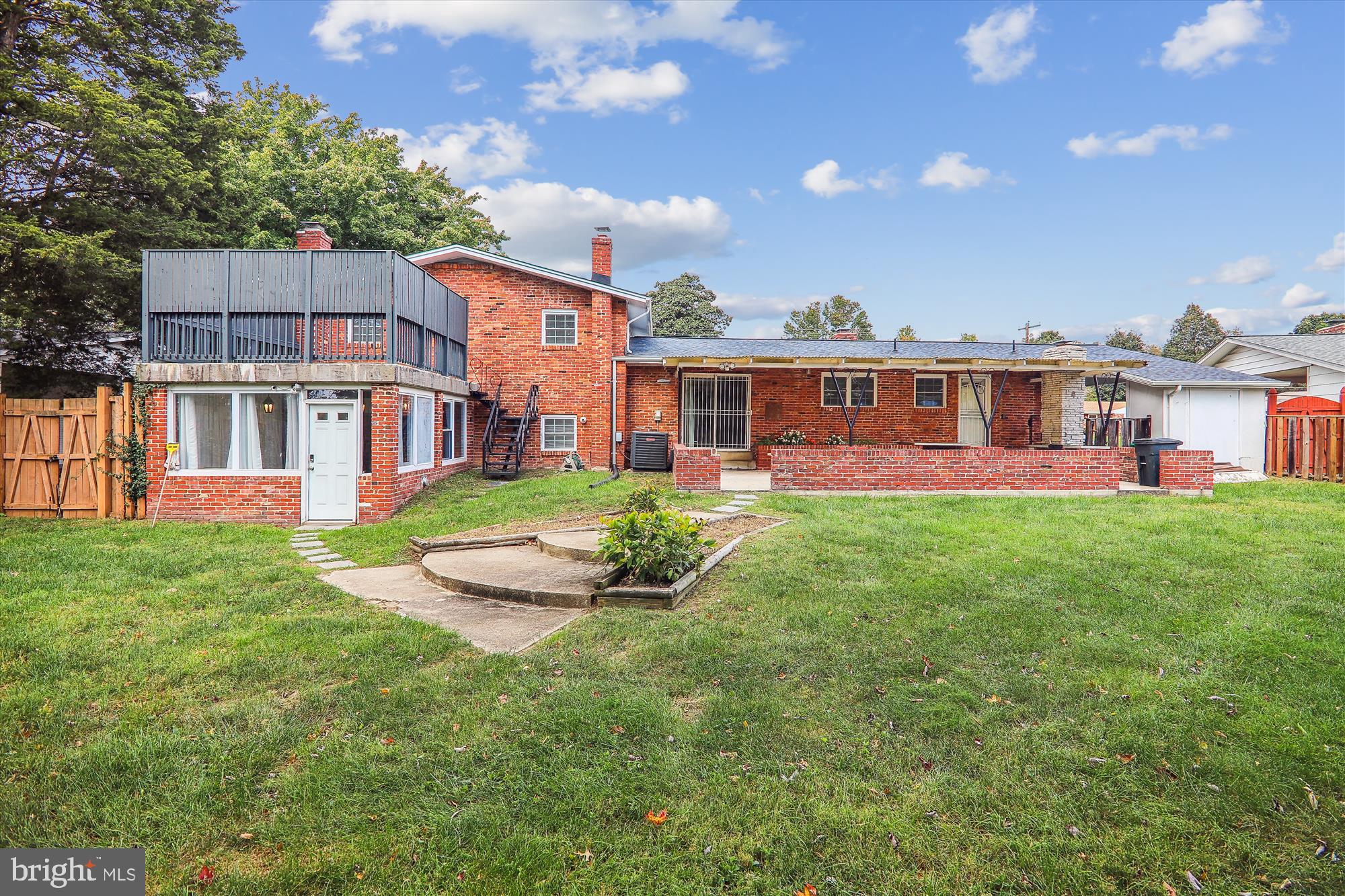 2209 ROSECROFT BOULEVARD