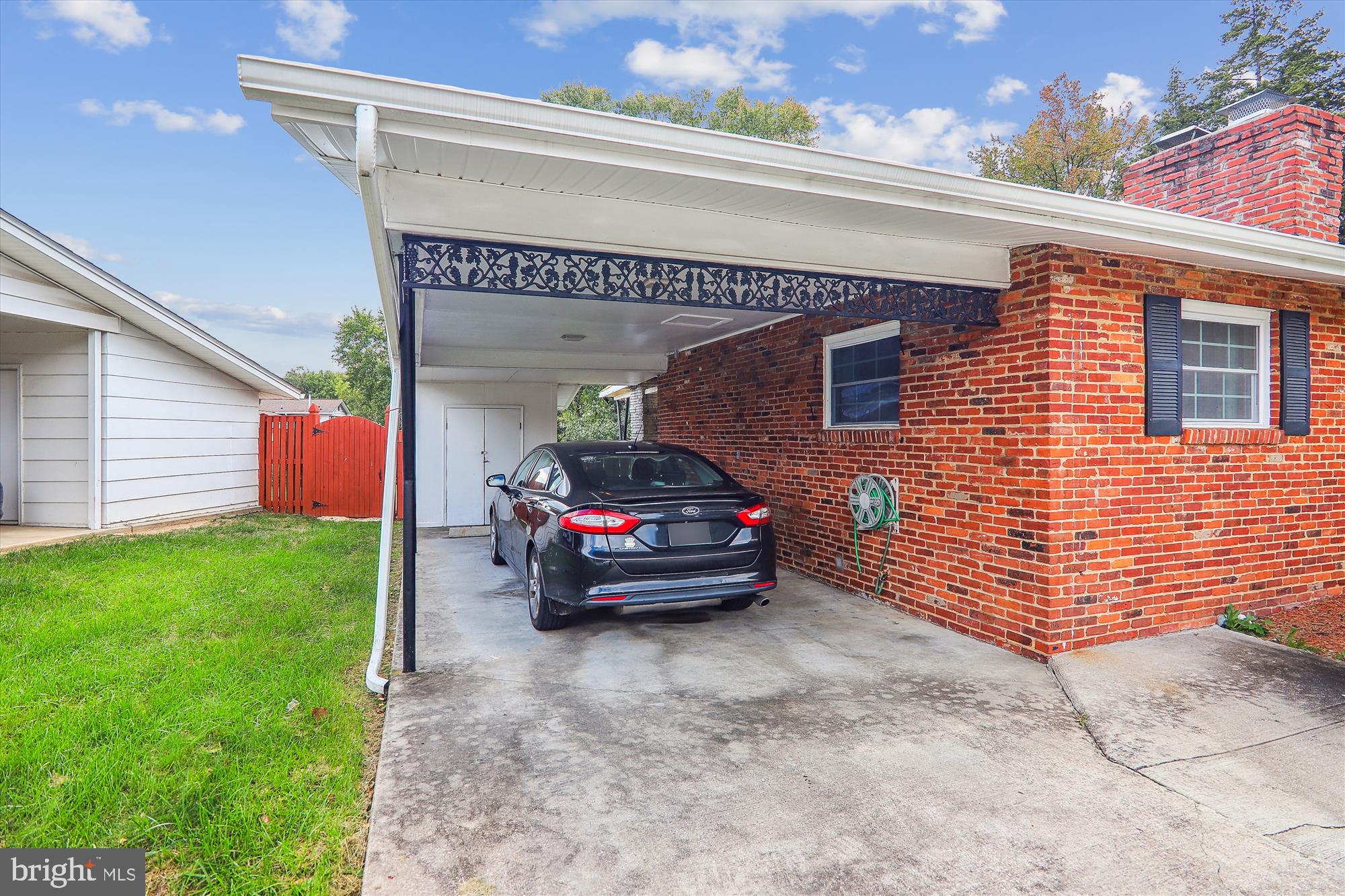 2209 ROSECROFT BOULEVARD