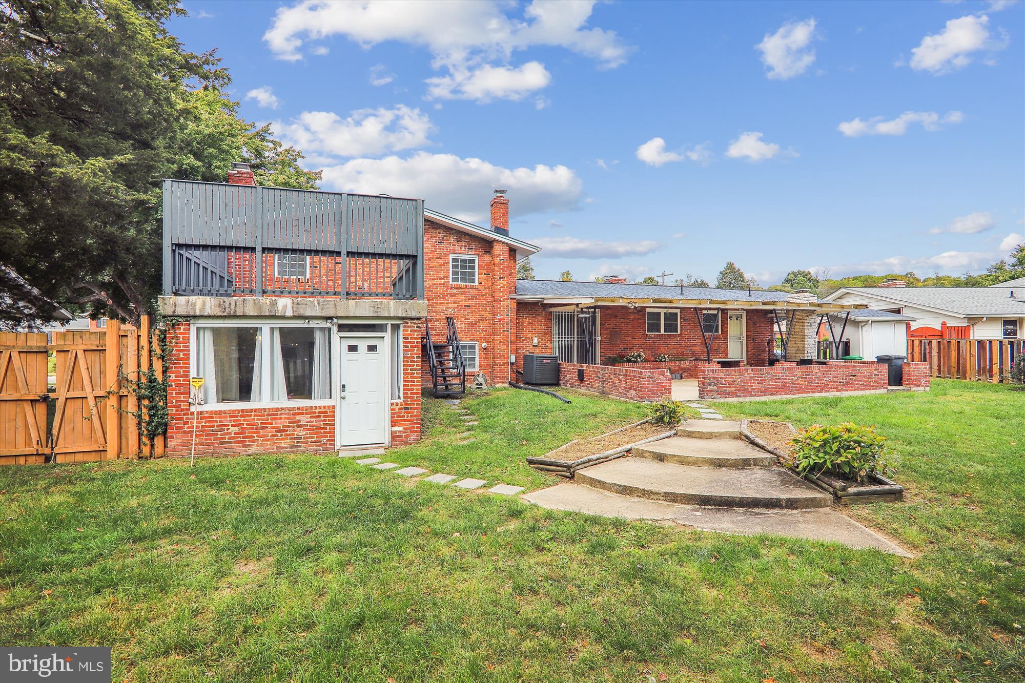 2209 ROSECROFT BOULEVARD