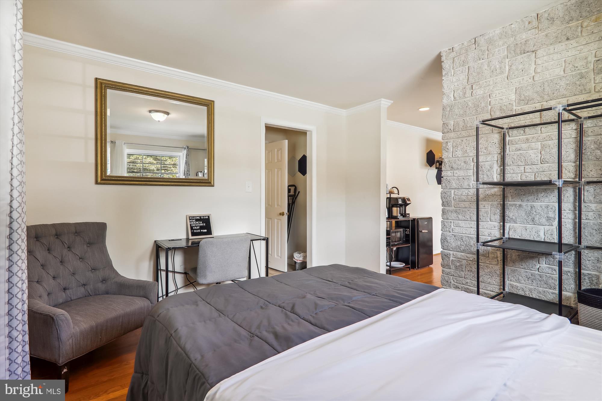 2209 ROSECROFT BOULEVARD