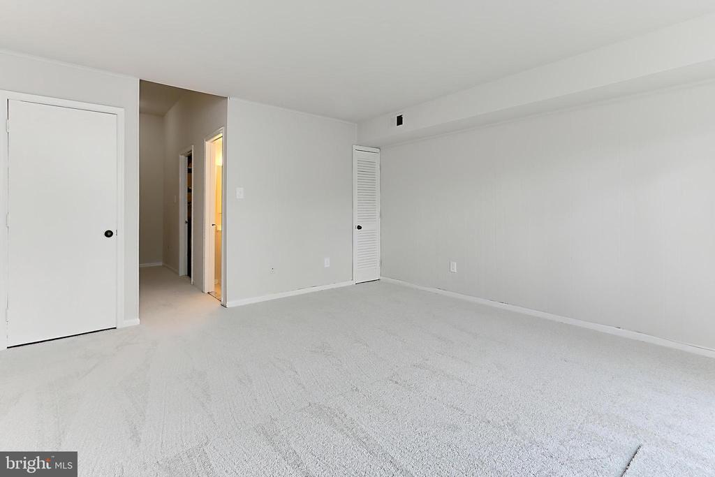 8552 Barrington Ct, #927