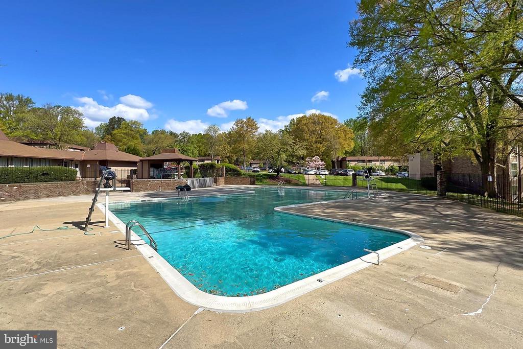 8552 Barrington Ct, #927