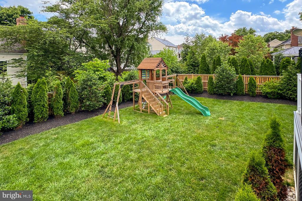 415 MEADE DRIVE SW