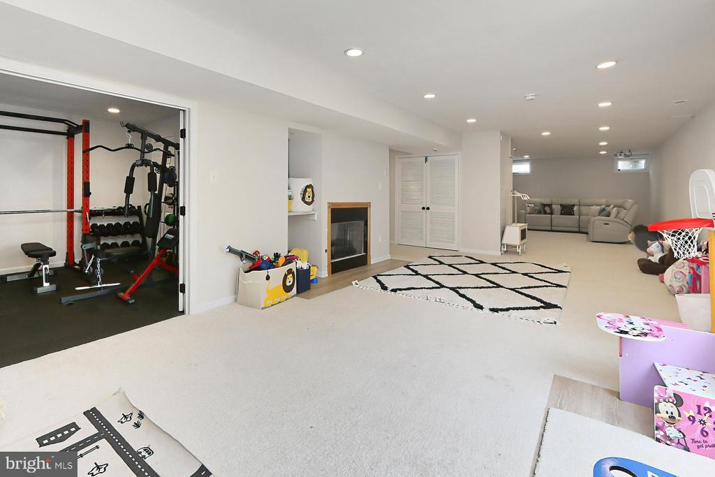 415 MEADE DRIVE SW