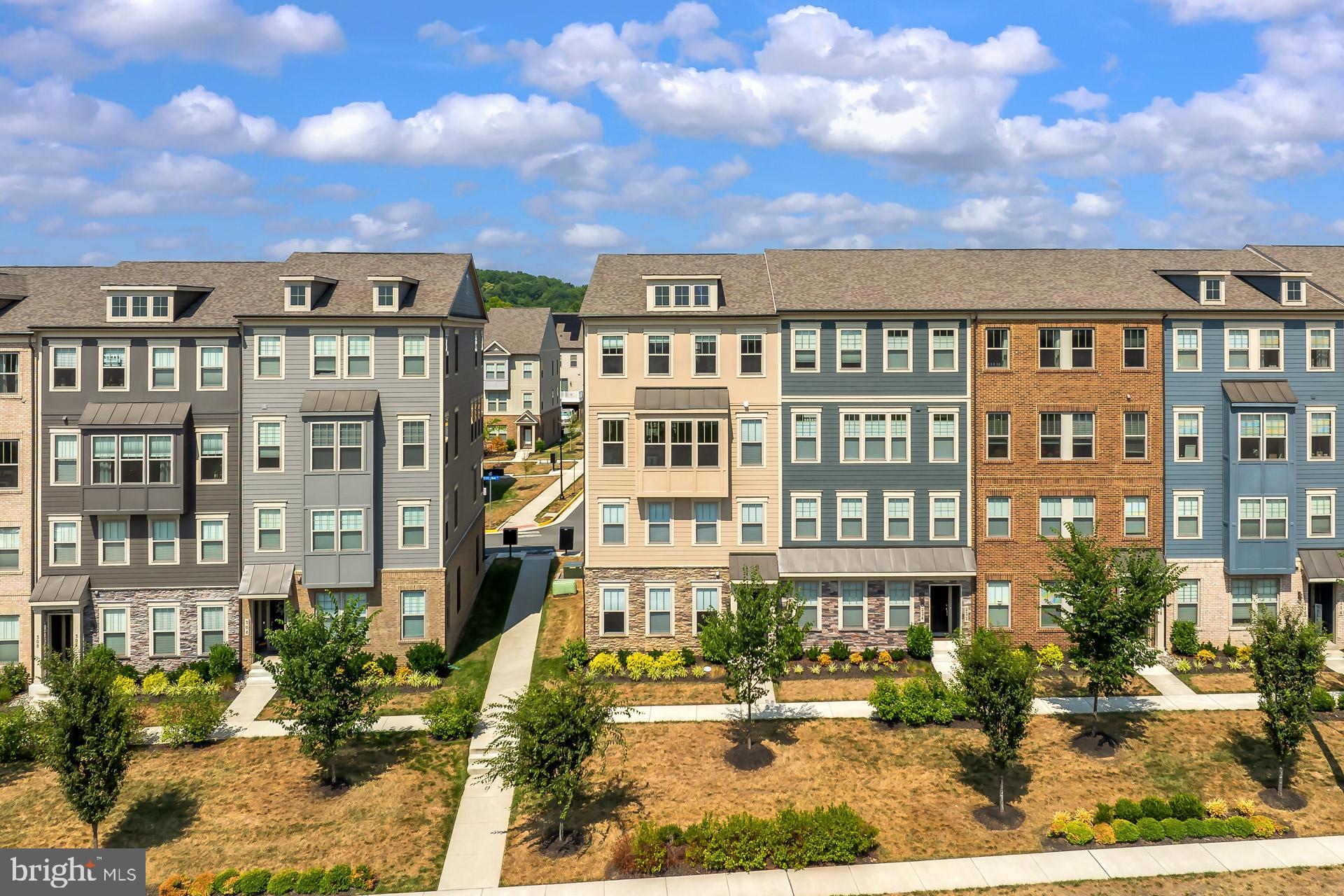 226 PETITE SIRAH TERRACE SE